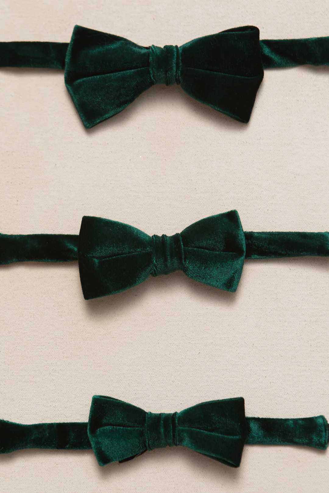 Bow Ties in Cleopatra Emerald Velvet | Ivy City Co