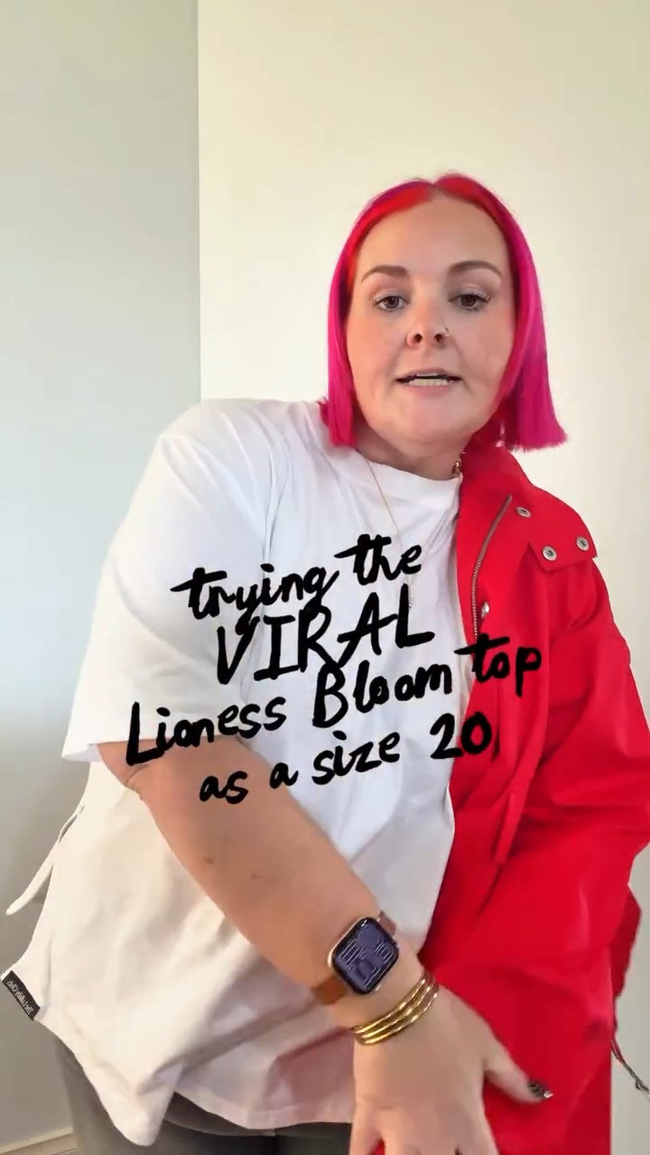 Trying the VIRAL @lioness_official bloom top as a size 20 🩵🤎

#lionessfashion #plussizestyle #plussizefashion #tryon #size20