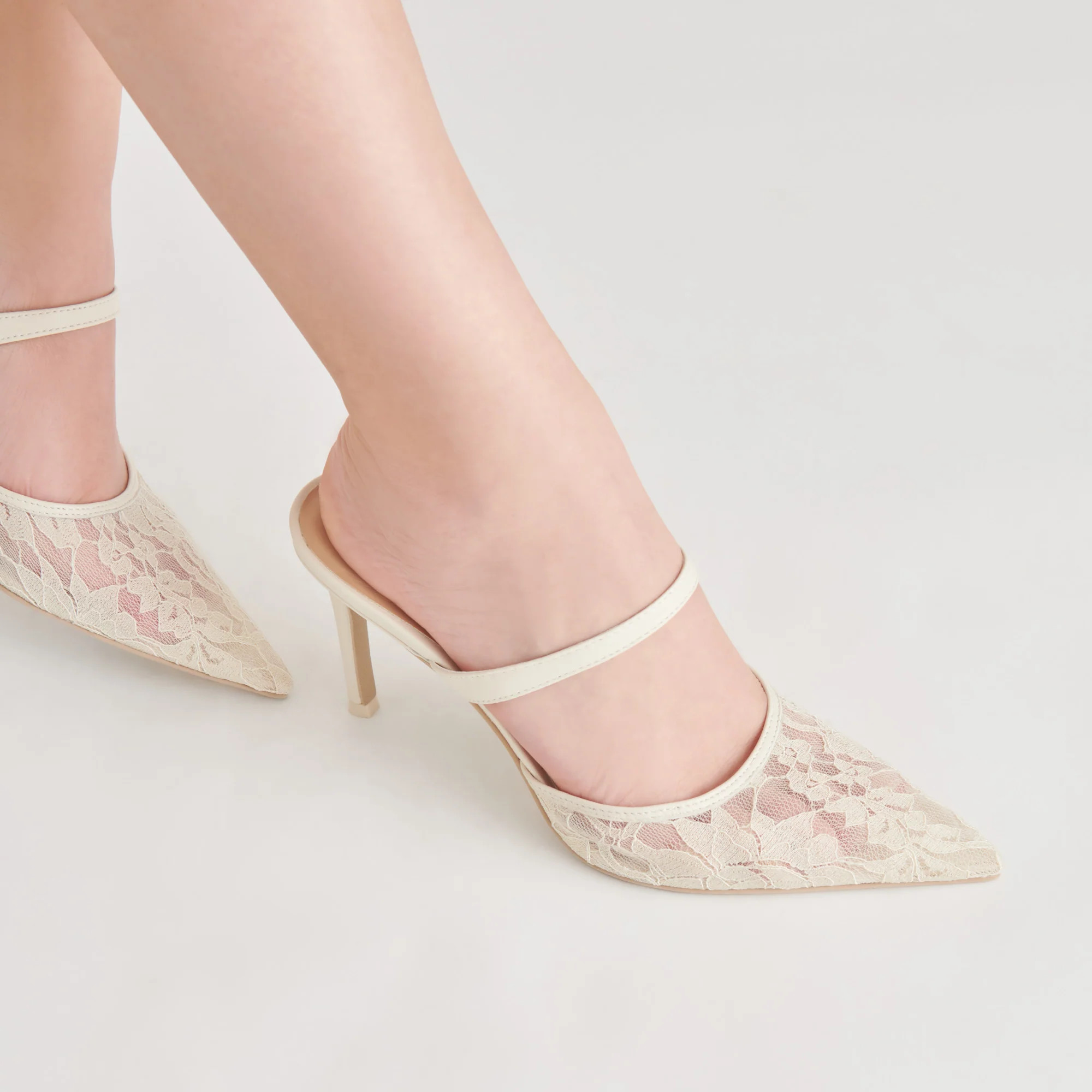KATIK HEELS WHITE FLORAL LACE | DolceVita.com