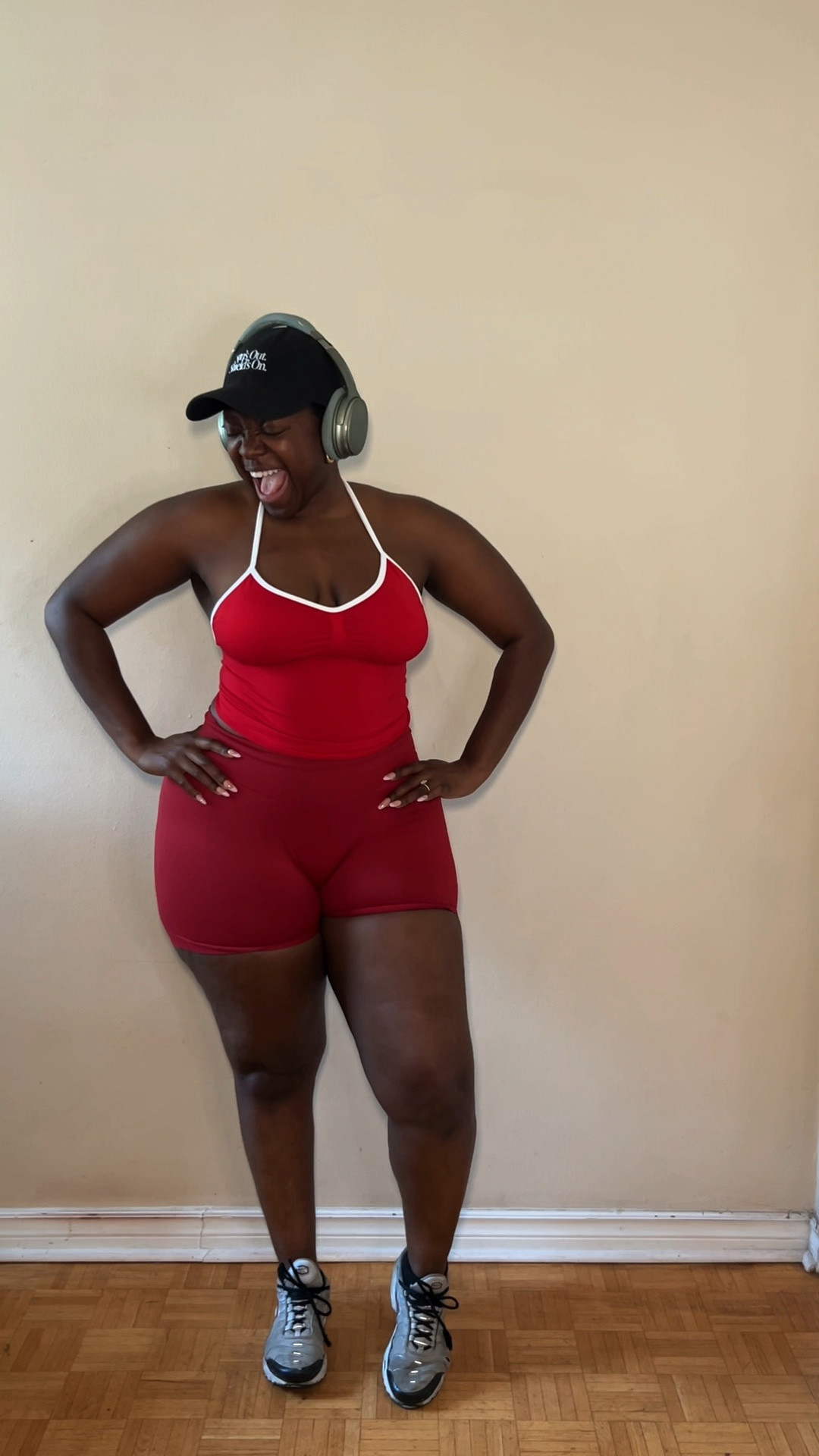 Vibrant red gym outfit perfect for the summer

Top - medium 
Shorts -XL