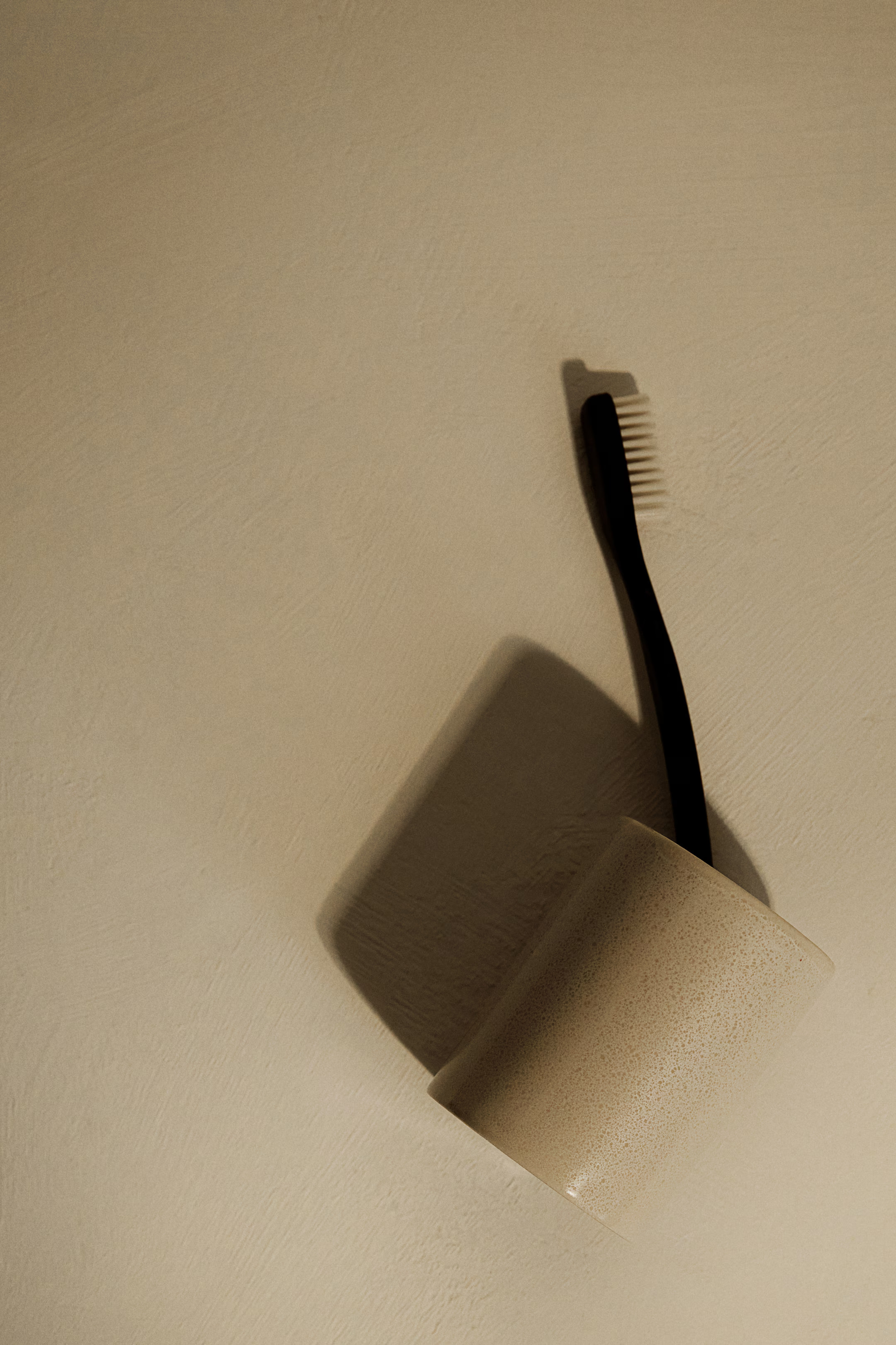 Stoneware toothbrush mug - Light beige - Home All | H&M GB | H&M (UK, MY, IN, SG, PH, TW, HK)