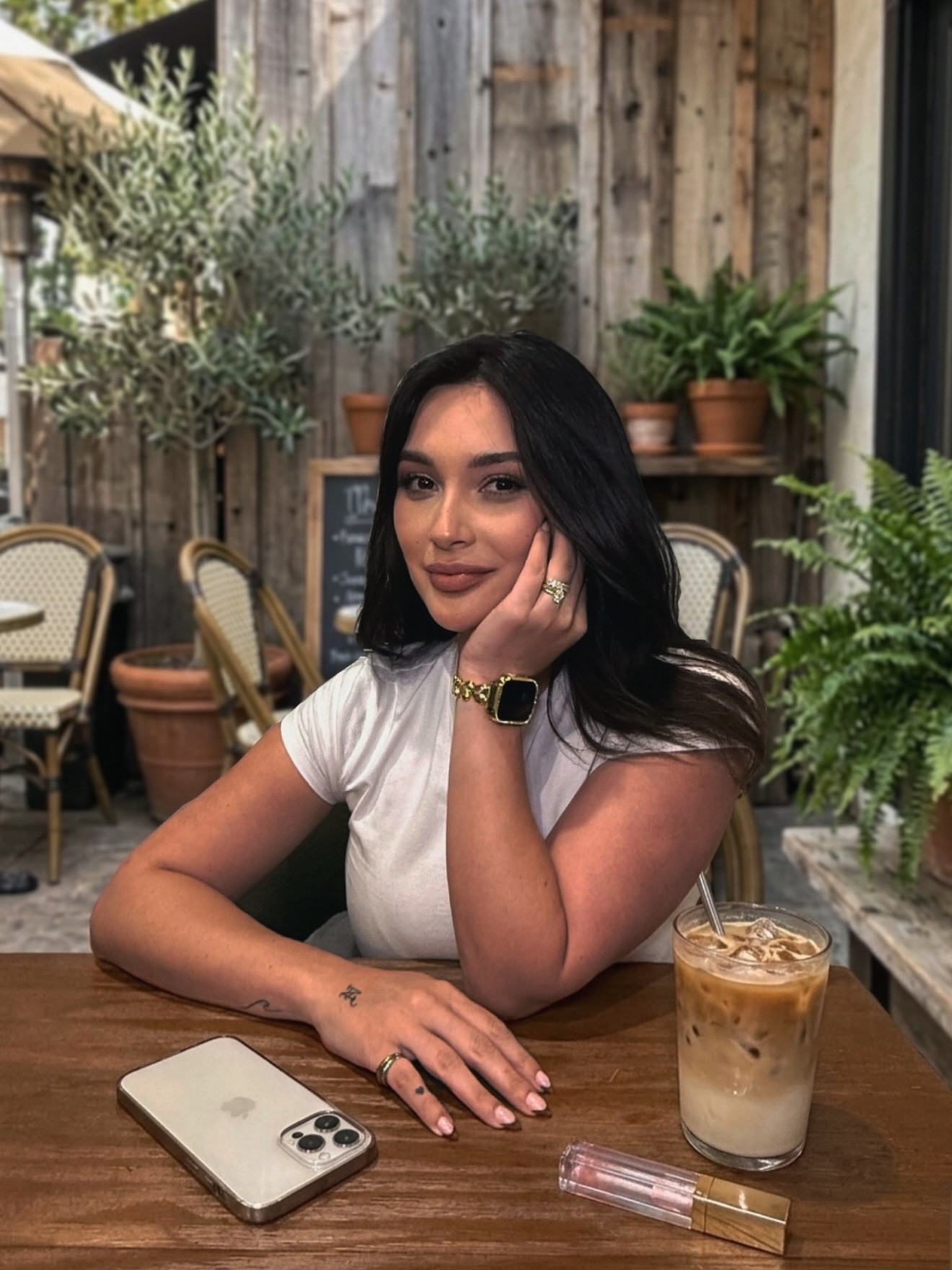 It’s all in the details. 

Transitioned my watch from “fitness tracker” to “statement piece” with these gold finds from @whimvoy 

Use code HD20Z for a 20% off discount! 🤍

#AccessoryGoals #Whimvoy #applewatchse