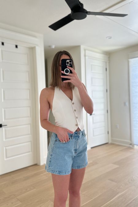 this top is about to be my staple tank all summer long! & these shorts are SO comfy — probably could’ve sized down 1 but I got my regular size & love the roomier fit
