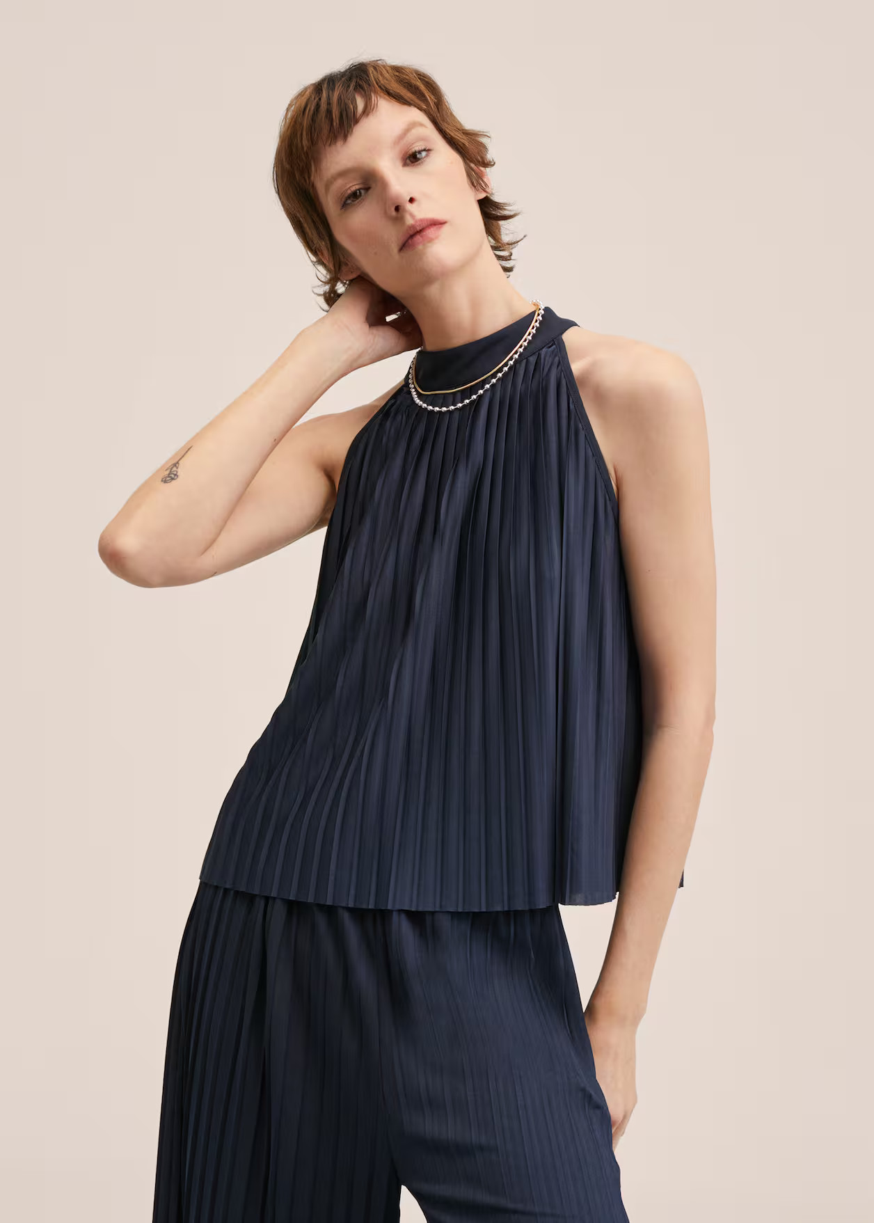 Halter-neck pleated top | MANGO (US)