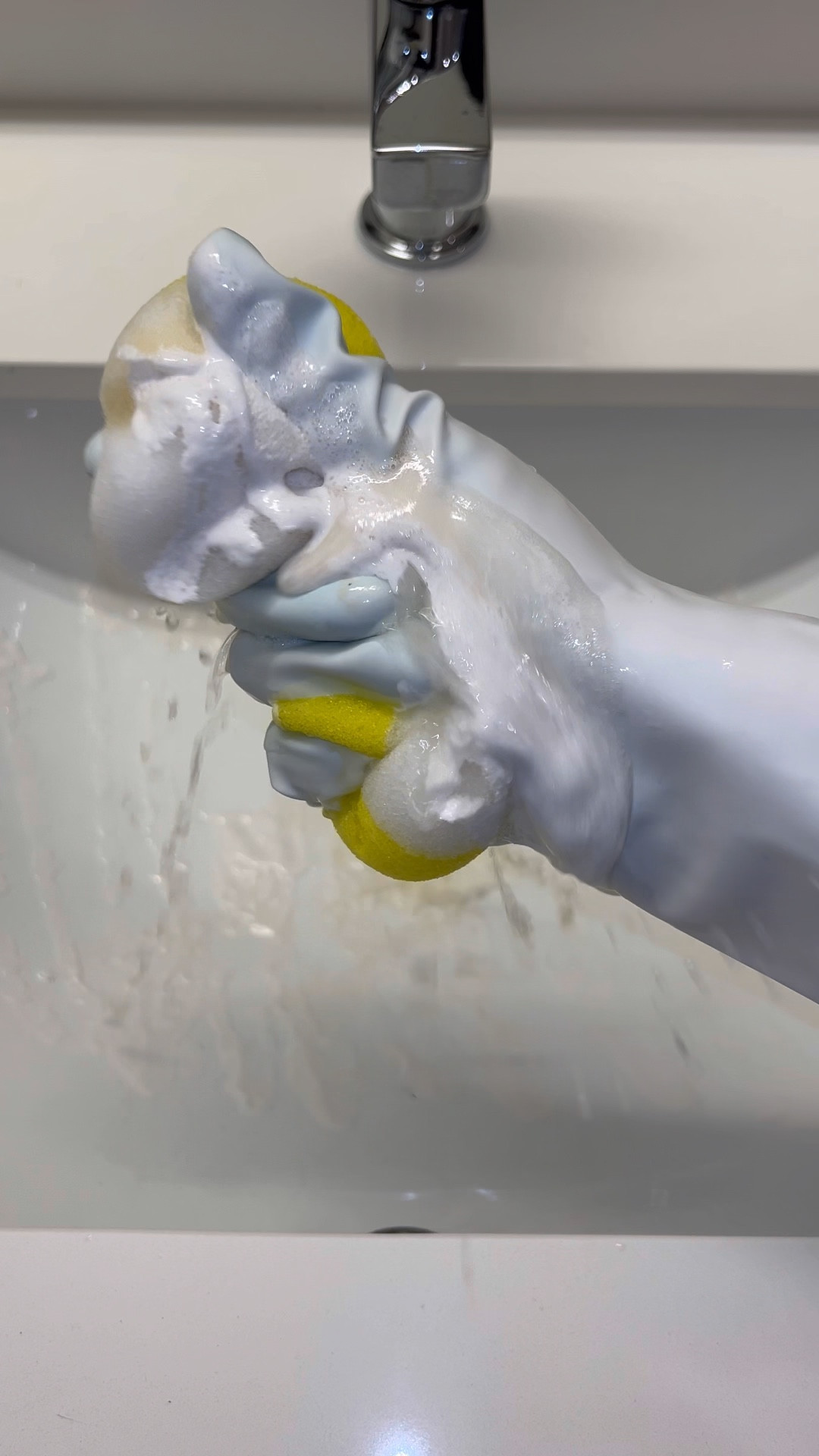 sink clean w a new sponge! 
cleaning tools | cleaning asmr | sponges 

#LTKVideo #LTKU #LTKHome