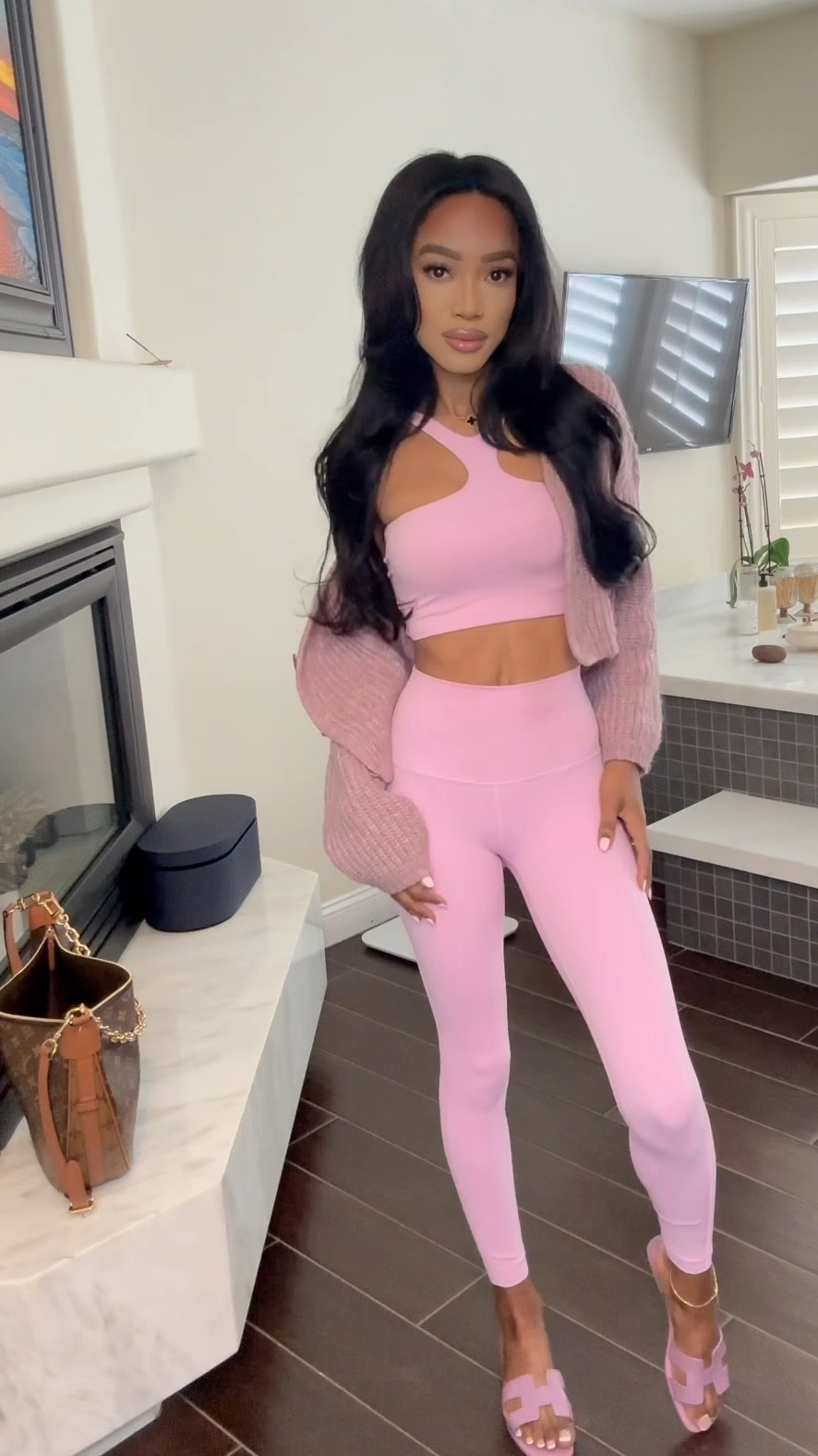 workout ootd 💗

sweater (old) - bb dakota + steve madden 
set - lululemon
sandals - hermes oran “bruyère"

#LTKFitness #LTKActive