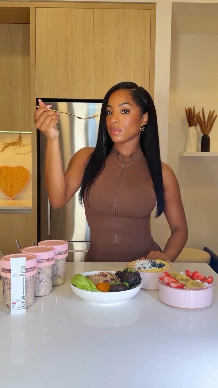 #timelinepartner This week’s meal plan: 
🍽️Jerk Chicken Protein Bowls
🥭 @timeline_longevity Smoothie Bowls
🫐Blueberry Overnight Oats

Say RECIPE for my cookbook & everything used 🤍

#mealprep #easyrecipe #mealprepqueen #healthyrecipes