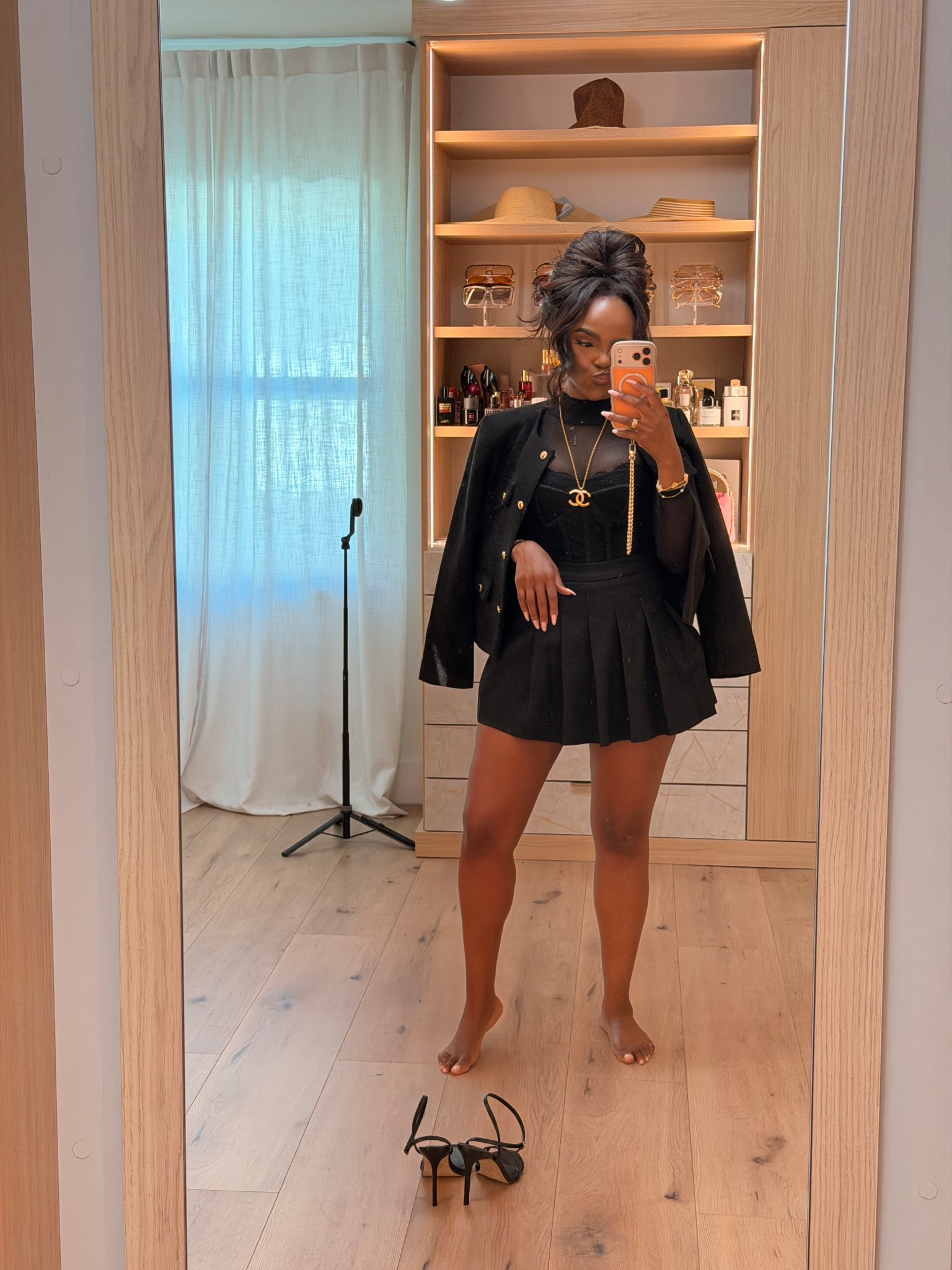Hi babes!

Devil wears Prada 

Okay this look is EVERYTHING — the all black with the blazer and mini skirt is giving that elevated, put-together vibe instantly. This is one of those outfits that looks expensive the second you put it on.

This set is already going viral and is a high sell-out risk — pieces like this never stay in stock long.

The fit is so flattering, the skirt gives that perfect shape, and layering with the blazer takes it to the next level.

Where to wear this:
• Date night
• Dinner plans
• Night out
• Special occasions

Everything is linked below.

xx Kira | @kirasfashionfinds

Measurements: 5’4” | 138 lbs | 34D | 27” waist | 40” hips
