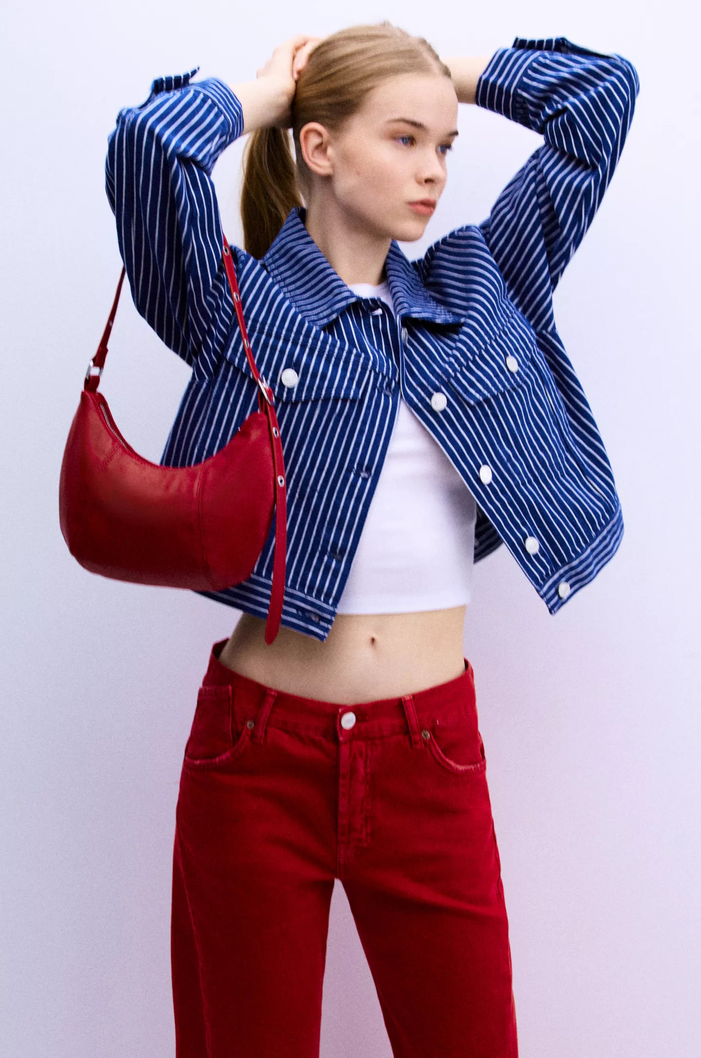 Halbmondförmige Schultertasche | PULL and BEAR DE