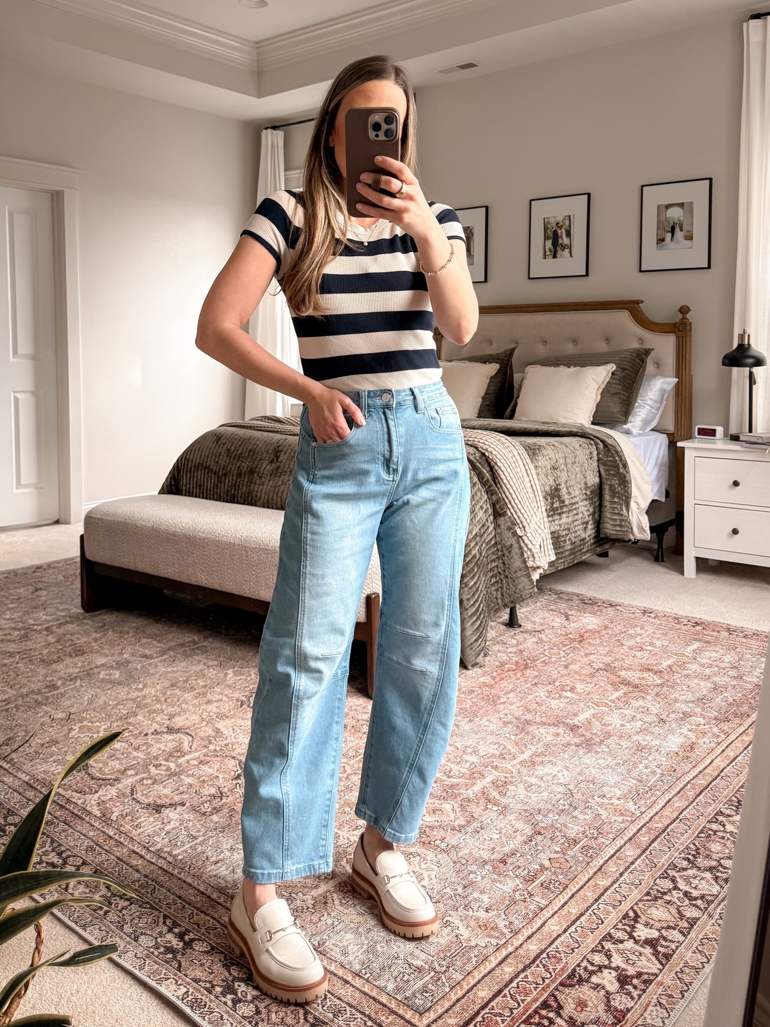 Casual weekend uniform ☕️
American Eagle tee + Amazon barrel jeans + Amazon loafers.
Easy, polished, and comfy — proof you don’t need much to feel put together.


#LTKFindsUnder50 #LTKootd #LTKmomlife