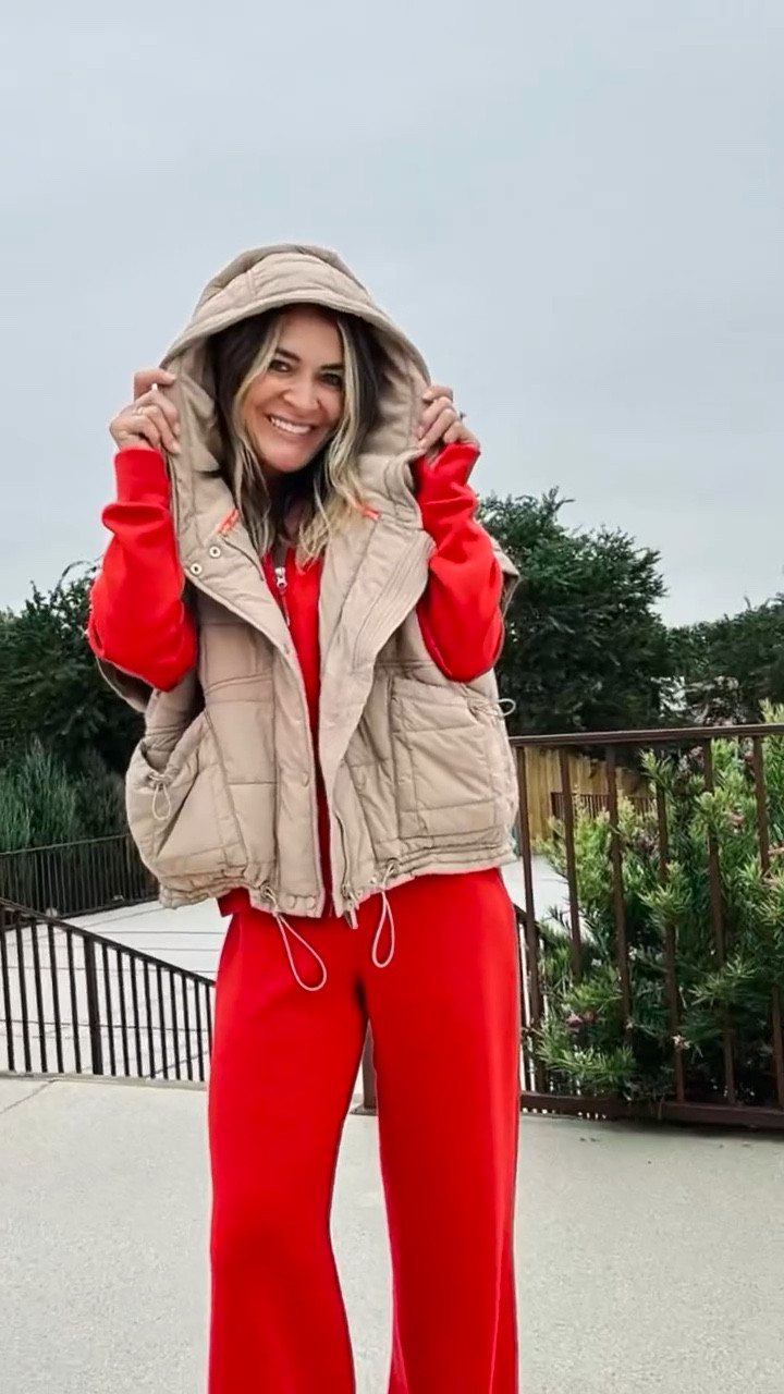 COMMENT “Link” and I’ll send you the direct links! 

School started back and I’m am in FULL TIME SPORTS MOM mode. 

I can’t believe I’m already wearing vests to games! And wrapped in blankets!!! It was so cold! I’m not ready for it, but I guess when you get compliments on your outfit, it makes it a little better. ♥️ 

Yall remember the orange vest I got here recently?! Ive already worn it out almost 🤣 but I had to get another one in this color! Both are obviously my favorite things everrrrrrrr right now.