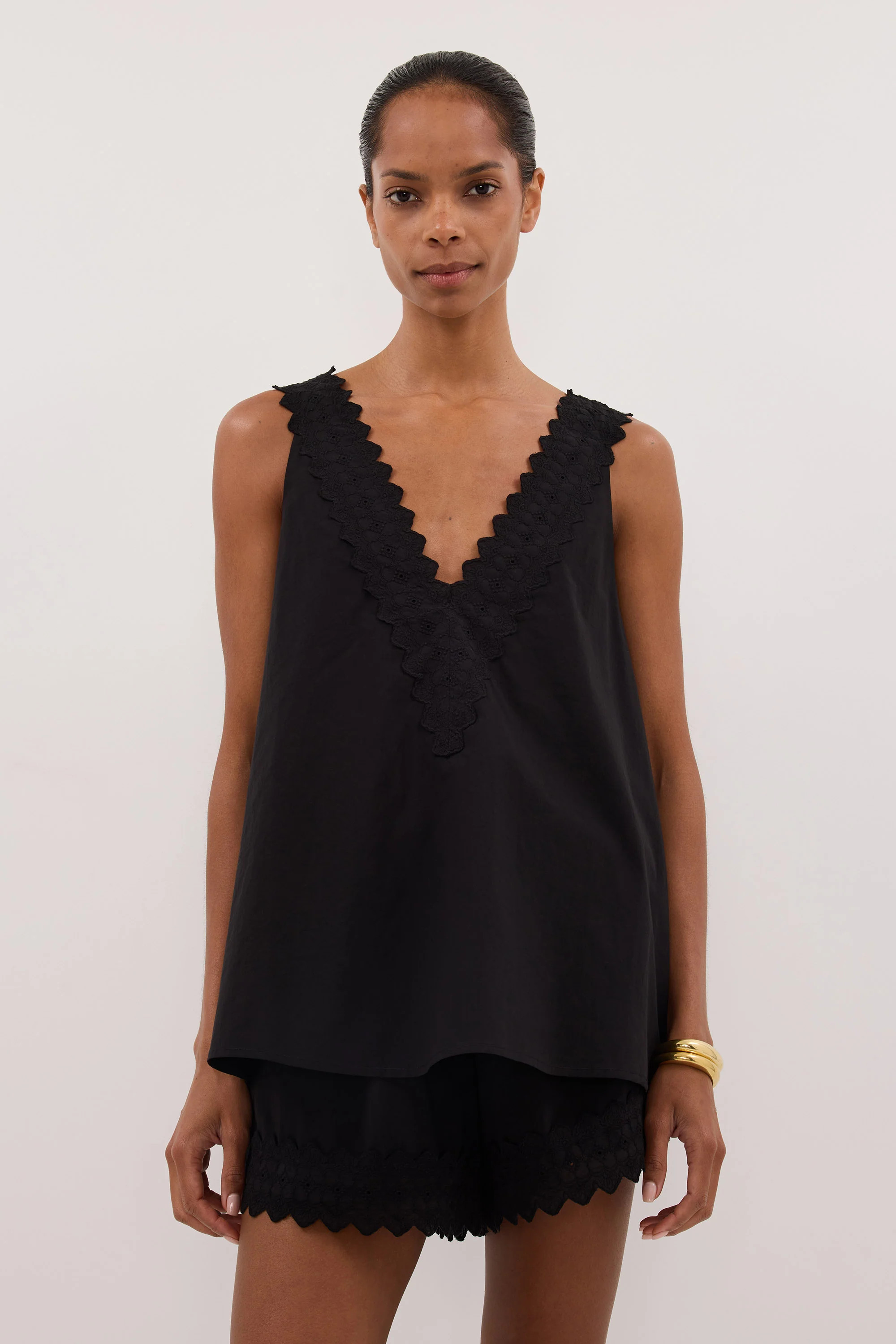 ANNABEL BLACK V NECK TOP | DISSH