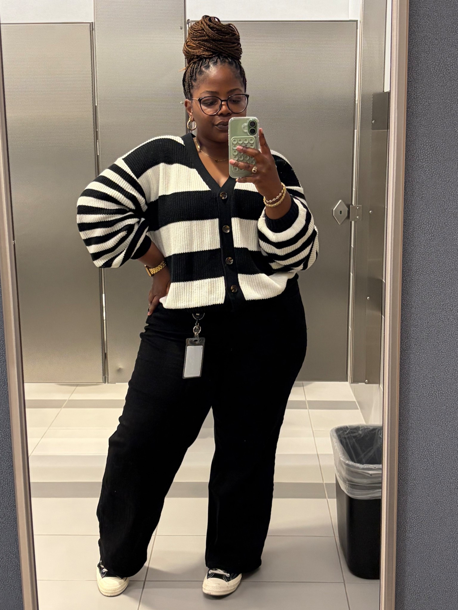 #OldNavy jeans currently 50% off! 
#ootd #workootd #midsizefashion 

#LTKootd #LTKgrwm #LTKMidsize