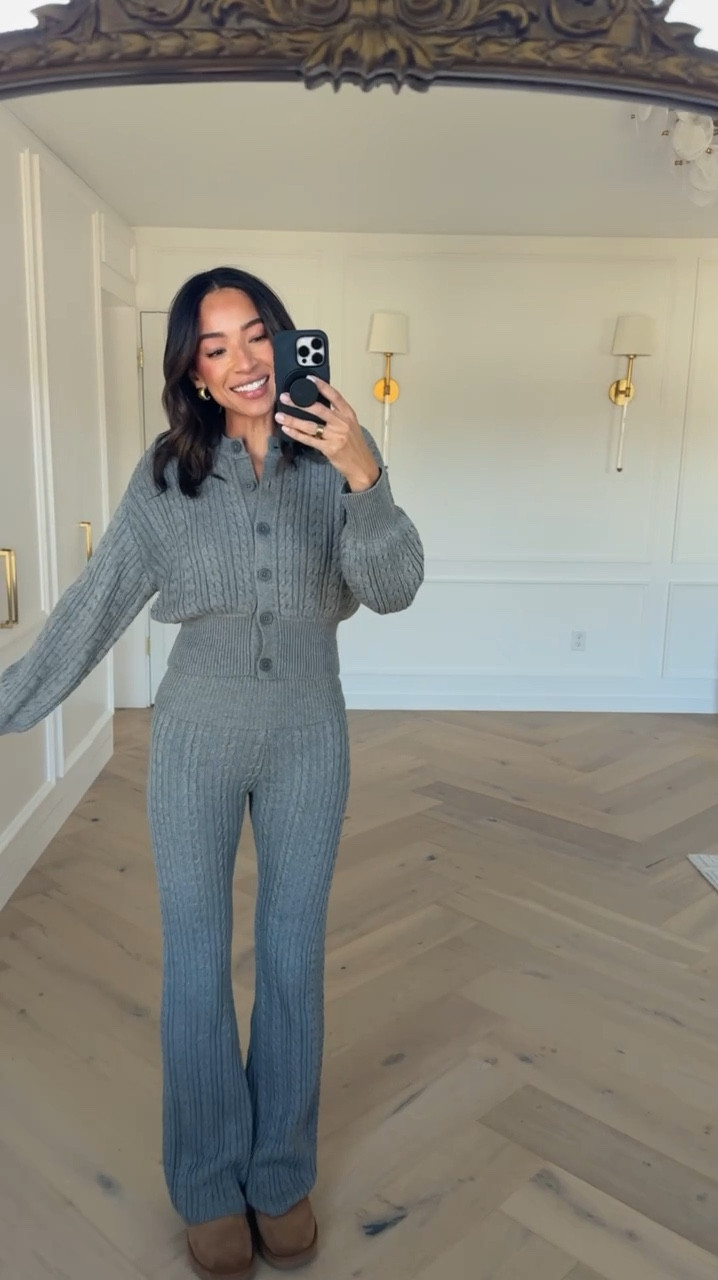 Comfy outfit 🤍 Can be worn as separates too! Wearing size xs in cardigan and size xs in knit pants 


Revolve x Emily Gemma
Knit set
Sweater set 
Matching set 
Loungewear 

#LTKHoliday #LTKSeasonal #LTKStyleTip