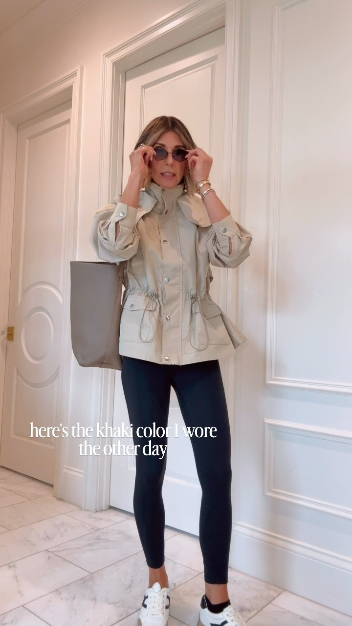 I'm wearing size small in this jacket.