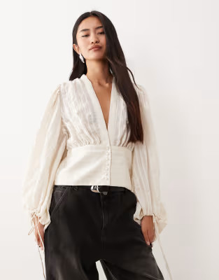 AWARE – Bluse in Creme mit Boho-Stil, Ballonärmeln und Knopfleiste | ASOS | ASOS (Global)