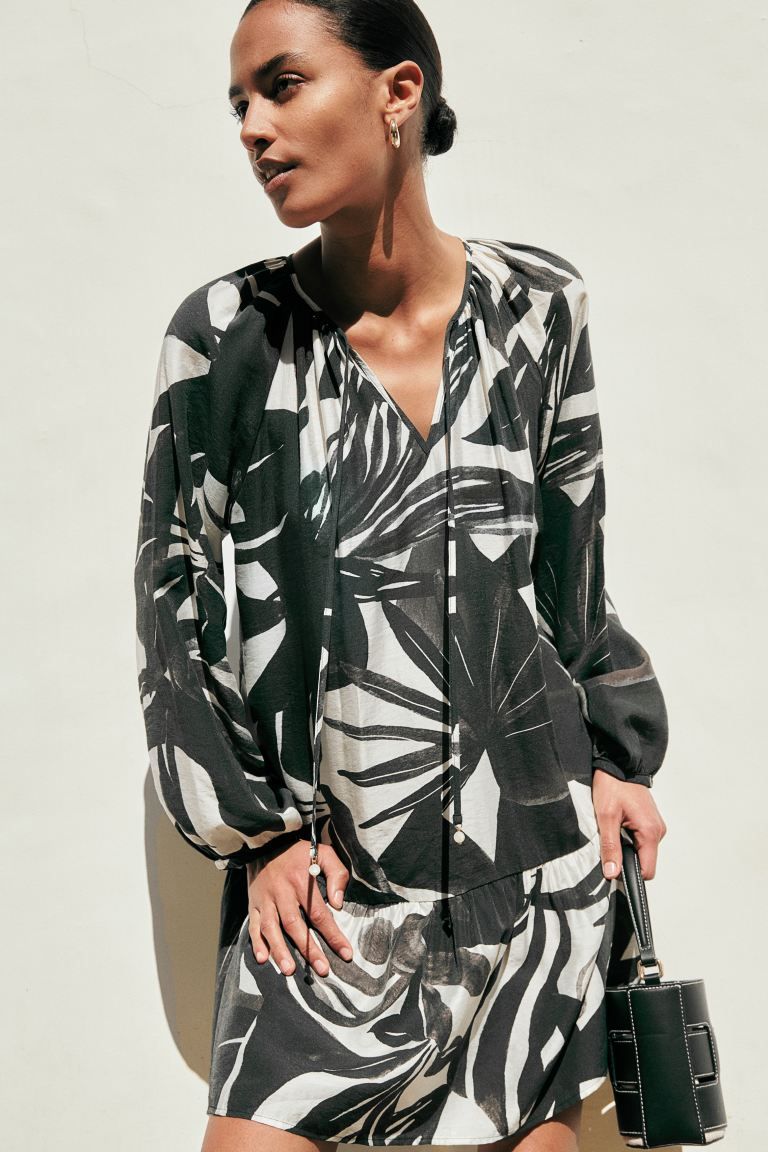 Tie-detail Dress - Round Neck - Long sleeve - Black/white patterned - Ladies | H&M US | H&M (US + CA)