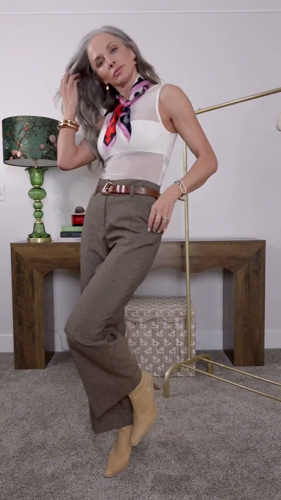 comfy to closing: client meeting edition.

i’m starting in my cute, comfy blue lounge set, but i’m switching into trousers before i meet my clients.

help me pick:
1. dark + oversized
2. lighten up a bit
3. neutrals but fab
comment so i wear the one you pick.
and if you love over-40 outfits that are comfy but still polished, hit follow because this is basically my daily uniform.

#FashionOver40
#ComfyChic
#WorkwearStyle

