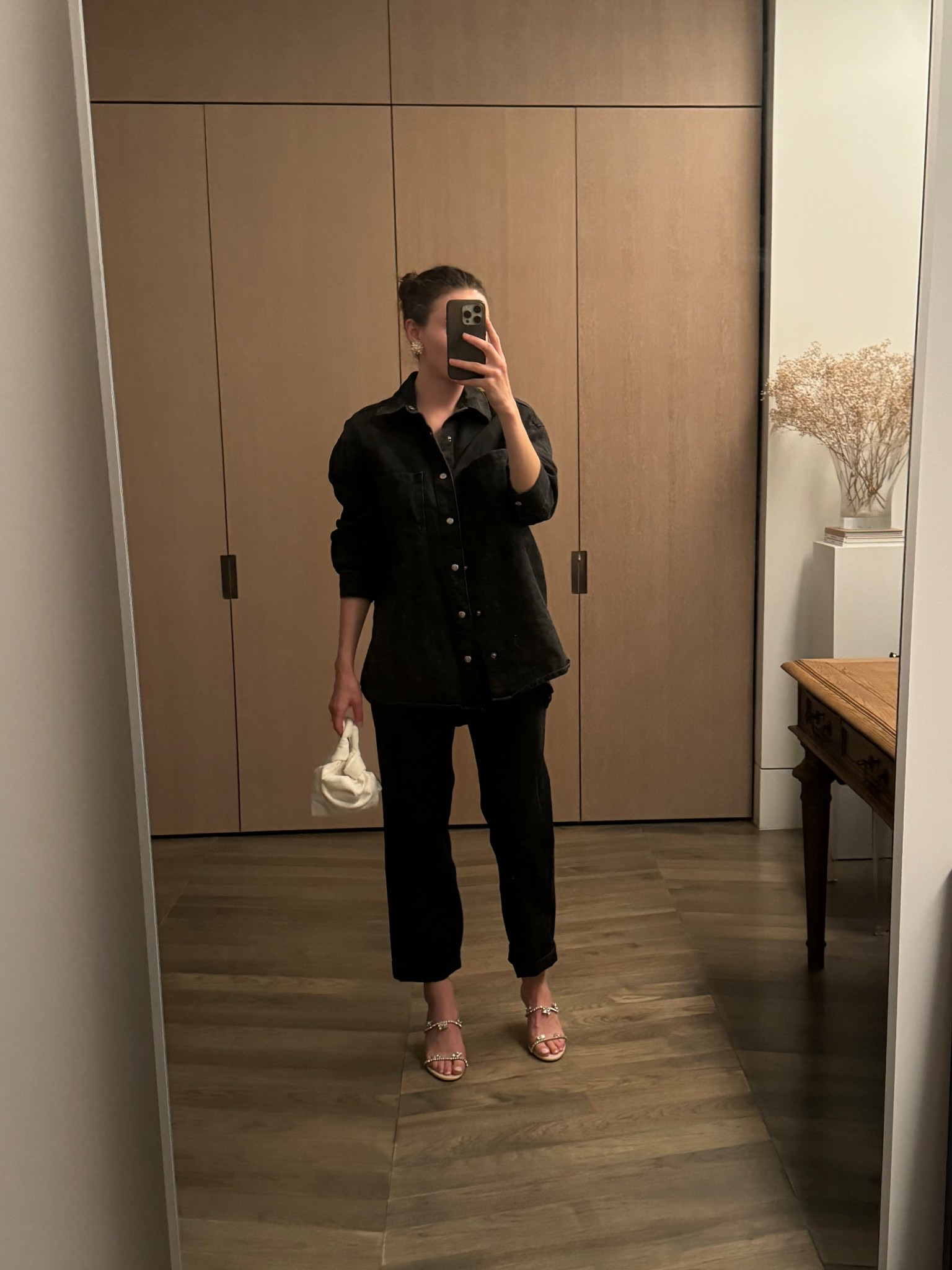 Sleek Canadian 

#LTKStyleTip #LTKShoeCrush #LTKItBag