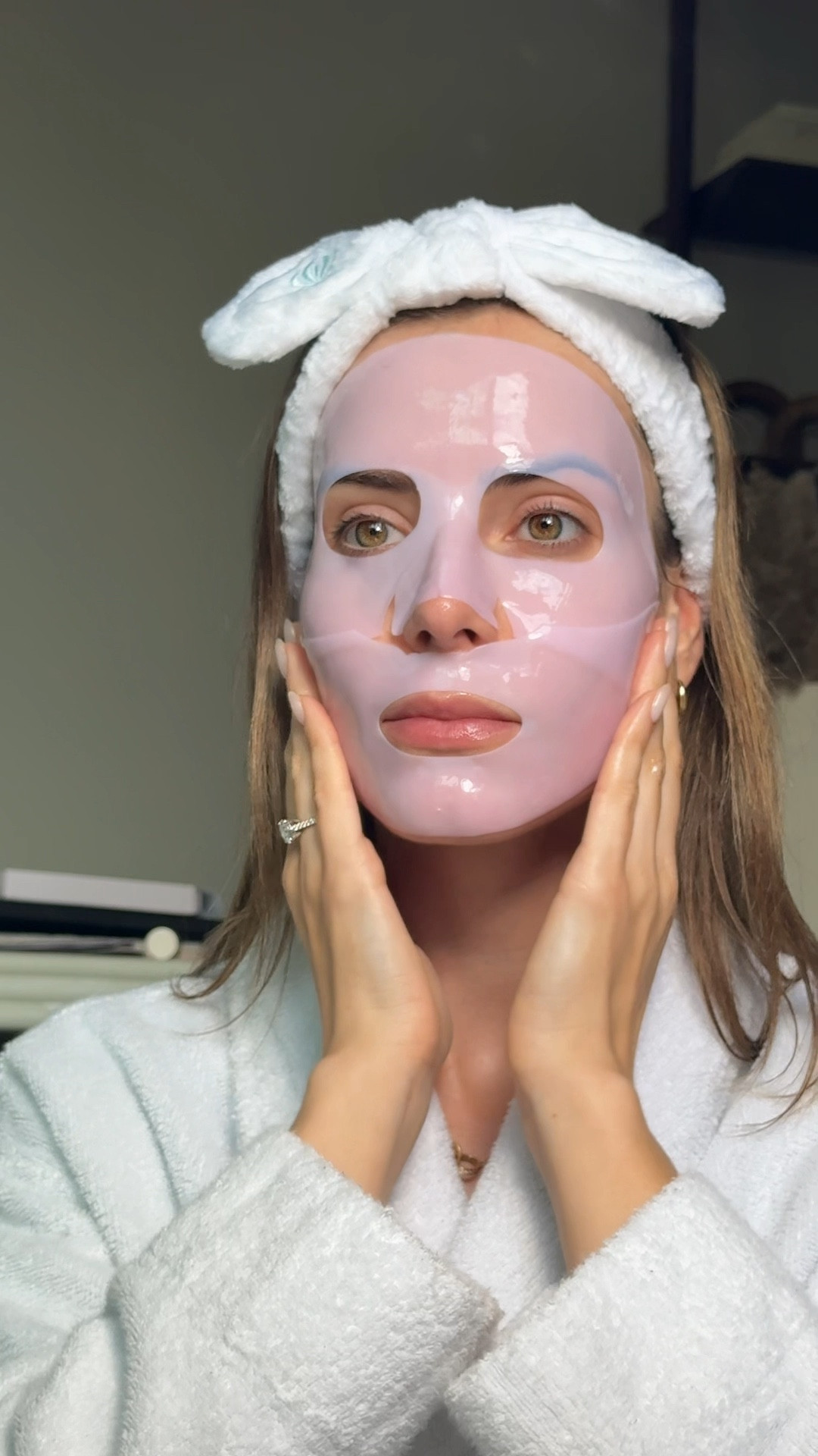 Ever heard of salmon dna in skincare? Sounds wild—but it’s the secret behind the PDRN Pink Collagen Gel Mask by Medicube, and it’s a breakthrough in K-beauty.

The star ingredient, PDRN (Polydeoxyribonucleotide), is derived from salmon DNA and it’s known to boost cell regeneration, improve skin elasticity, and deeply hydrate. Think smoother texture, firmer skin, and that glassy glow everyone’s chasing.

This gel mask goes on pink and thick, then gradually turns clear over 1–3 hours as your skin absorbs the active ingredients. When it’s fully transparent—that’s your signal to remove it. By then, your skin has soaked up all the PDRN, collagen, and hydration it needs.

Perfect for post-treatment care or when your skin just needs an extra glow.

Would you try a salmon DNA facial?

#medicube #pdrnmask #kbeauty #koreanskincare #glassskin #salmonDNA #collagenmask #skincareroutine #kbeautytrends

#LTKWatchNow #LTKBeauty #LTKFindsUnder100