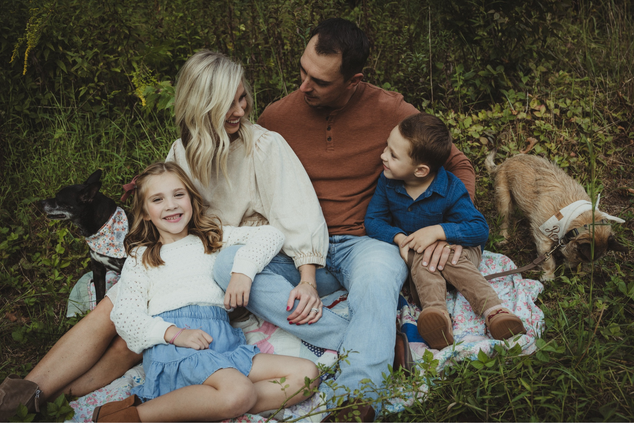Fall photos 🍂🤎

#familyphotos #fallpictures #kids #mensoutfits #wildandwonderful

#LTKSeasonal #LTKFamily #LTKHoliday