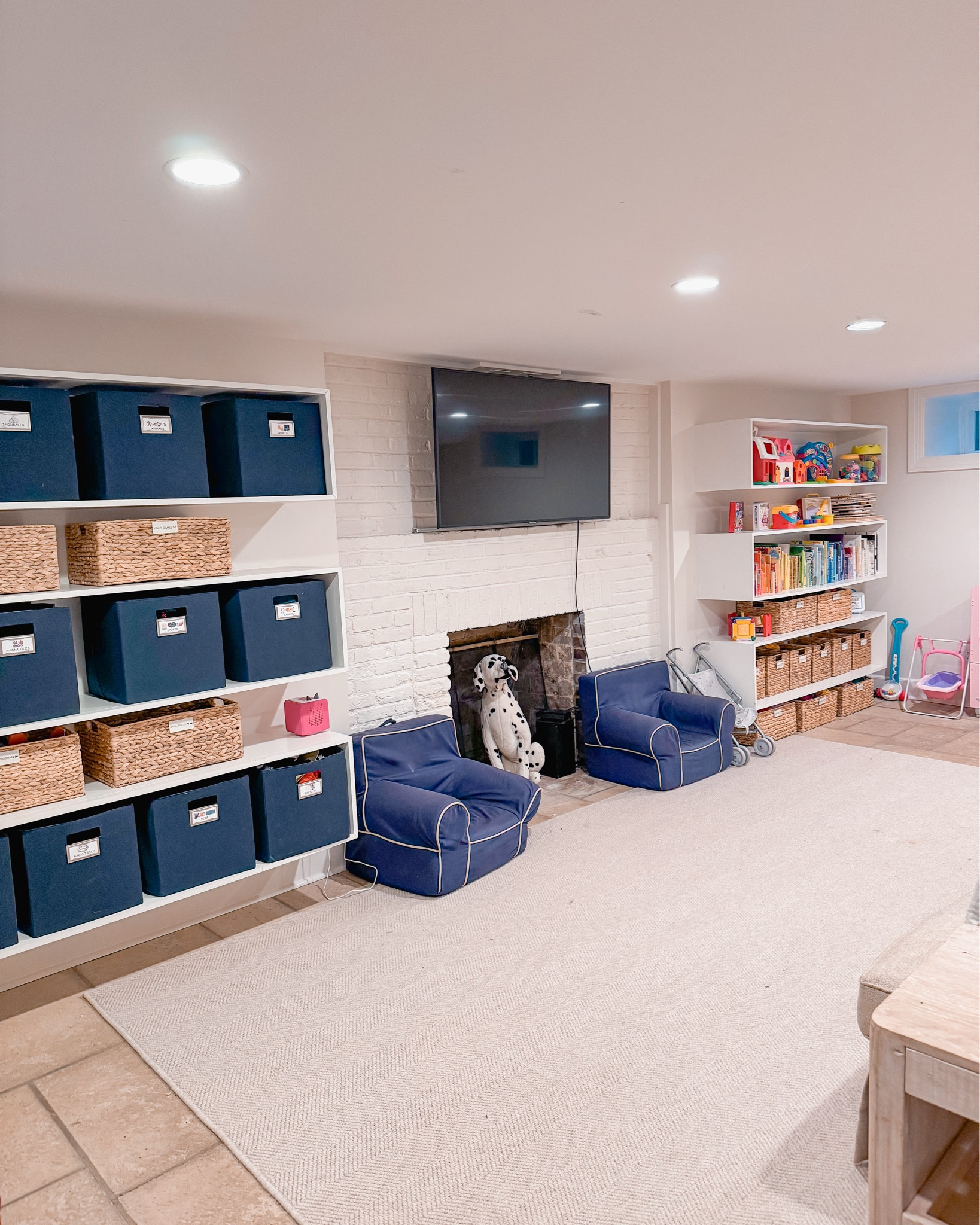 Drowning in toys with the holidays around the corner?🧸🪀🪁🚂🫠

As someone who helps busy moms create order from chaos, I know that toy clutter hits differently.

Let me help you clear the space (and your mind) before the new gifts arrive! Working with real families means creating systems that actually stick and are easy to maintain.✨❤️

#LTKKids #LTKFamily #LTKHome