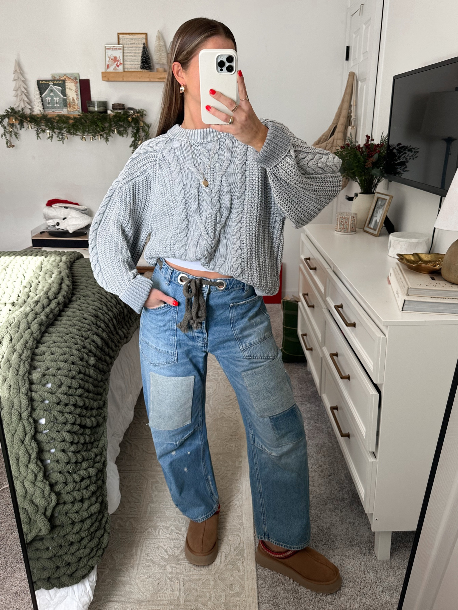sweater: M
jeans: 26