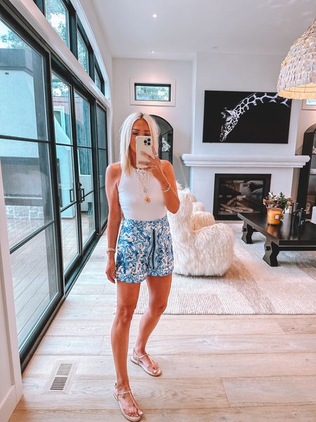 These shorts are so good! Perfect to dress up or down! Wearing a 27 for reference 