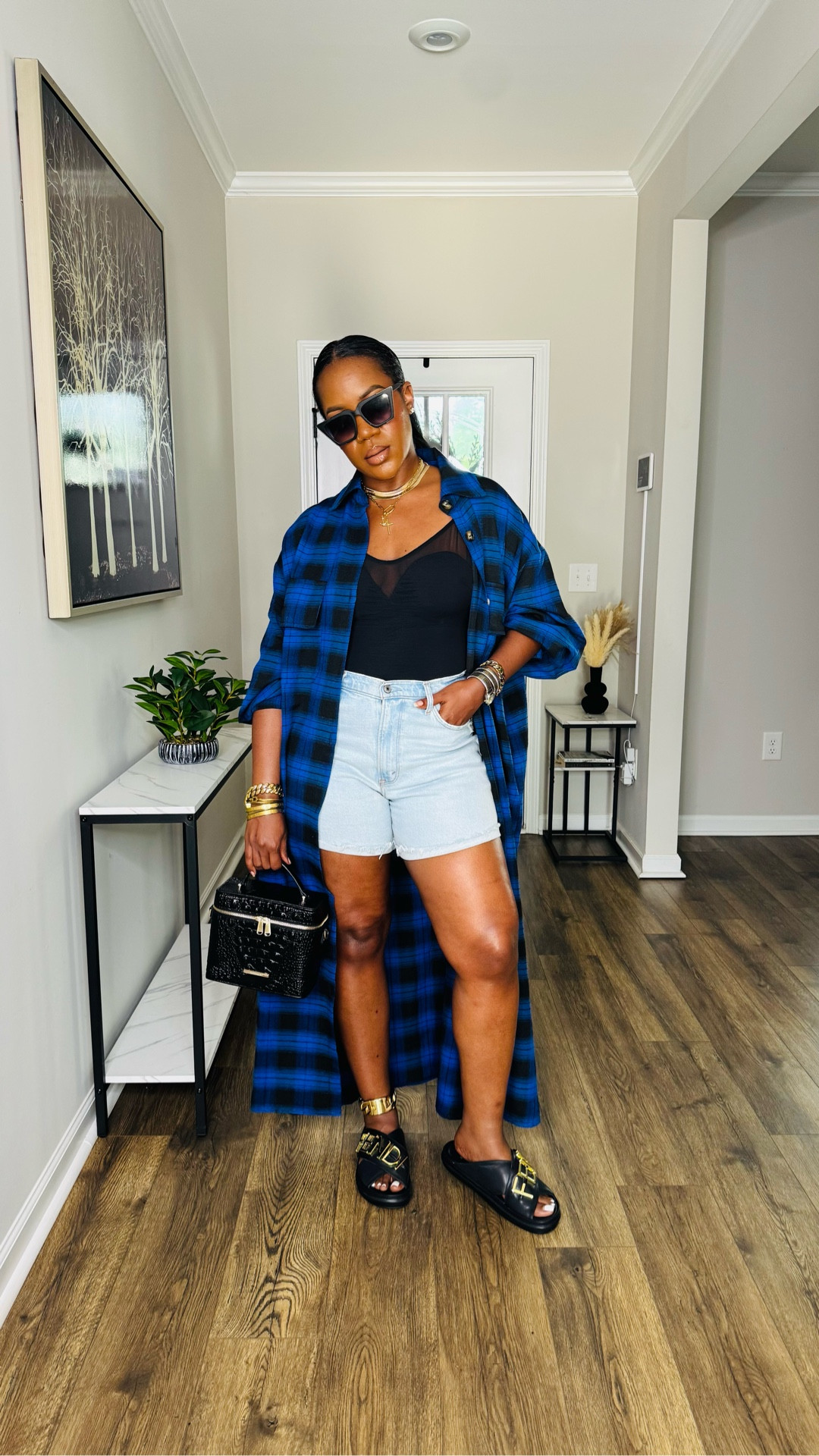 Message or comment if you want the exact flannel as it isn’t available to tag on this platform  

#LTKgrwm #LTKMidsize #LTKootd