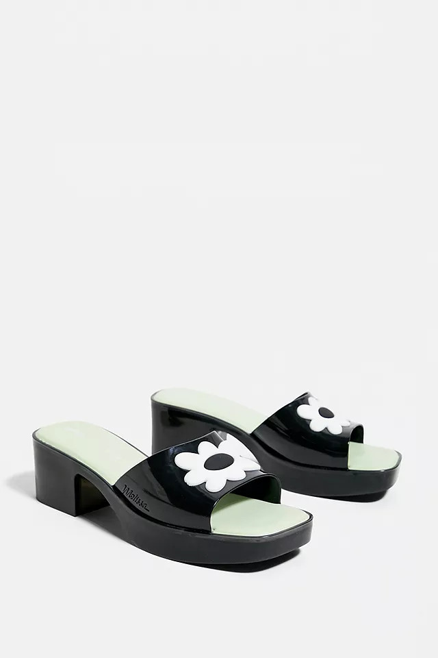 Lazy Oaf X Melissa – Sandale „Shape“ in Schwarz | Urban Outfitters (EU)