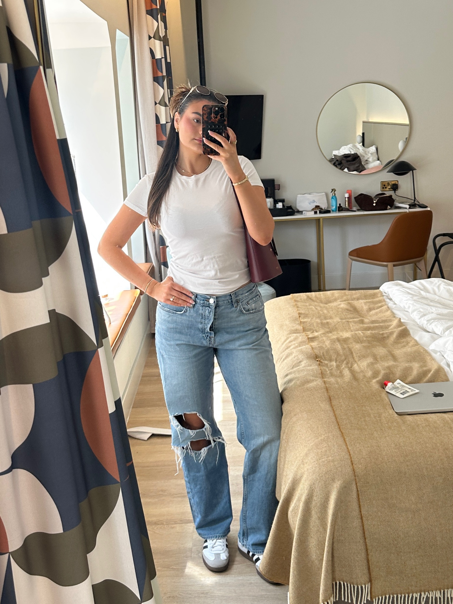 It seems they don’t sell these exact jeans anymore so I linked them in other colors x 