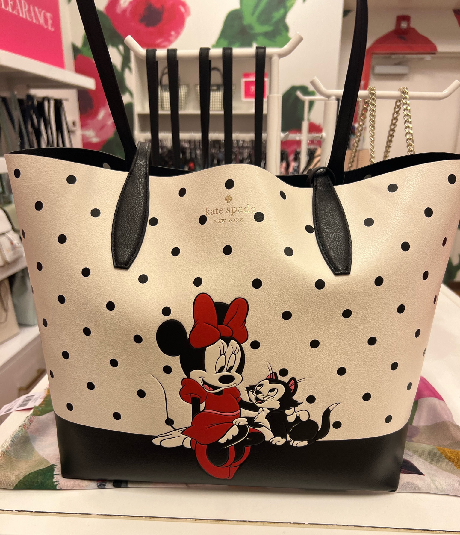 Disney Kate Spade Bag on Major sale!

Disney finds
Designer fashion
Magic kingdom
Minnie Mouse 
Mickey Mouse
Travel accessories 

#LTKtravel #LTKSeasonal #LTKitbag