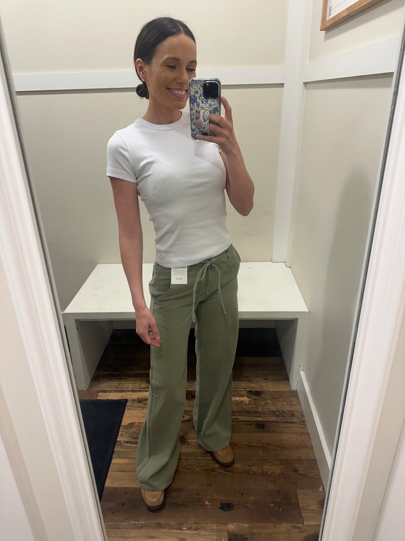 Loose jeans, baggy jeans, wide leg jeans, green pants, mom jeans, mom outfit, spring outfit 

#LTKootd #LTKmomlife #LTKdayinmylife