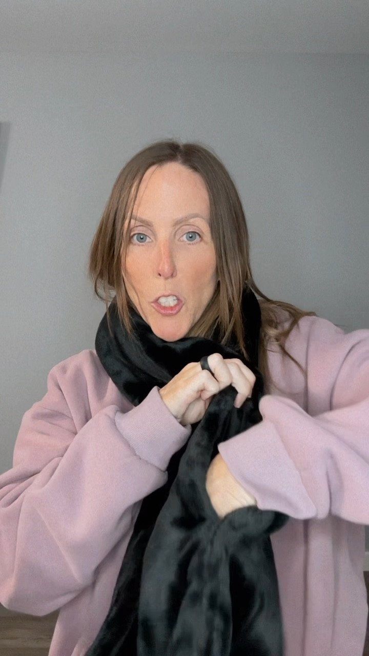A whole new level soft and warm scarf! Yep it has pockets! 

#LTKStyleTip #LTKFindsUnder50 #LTKU