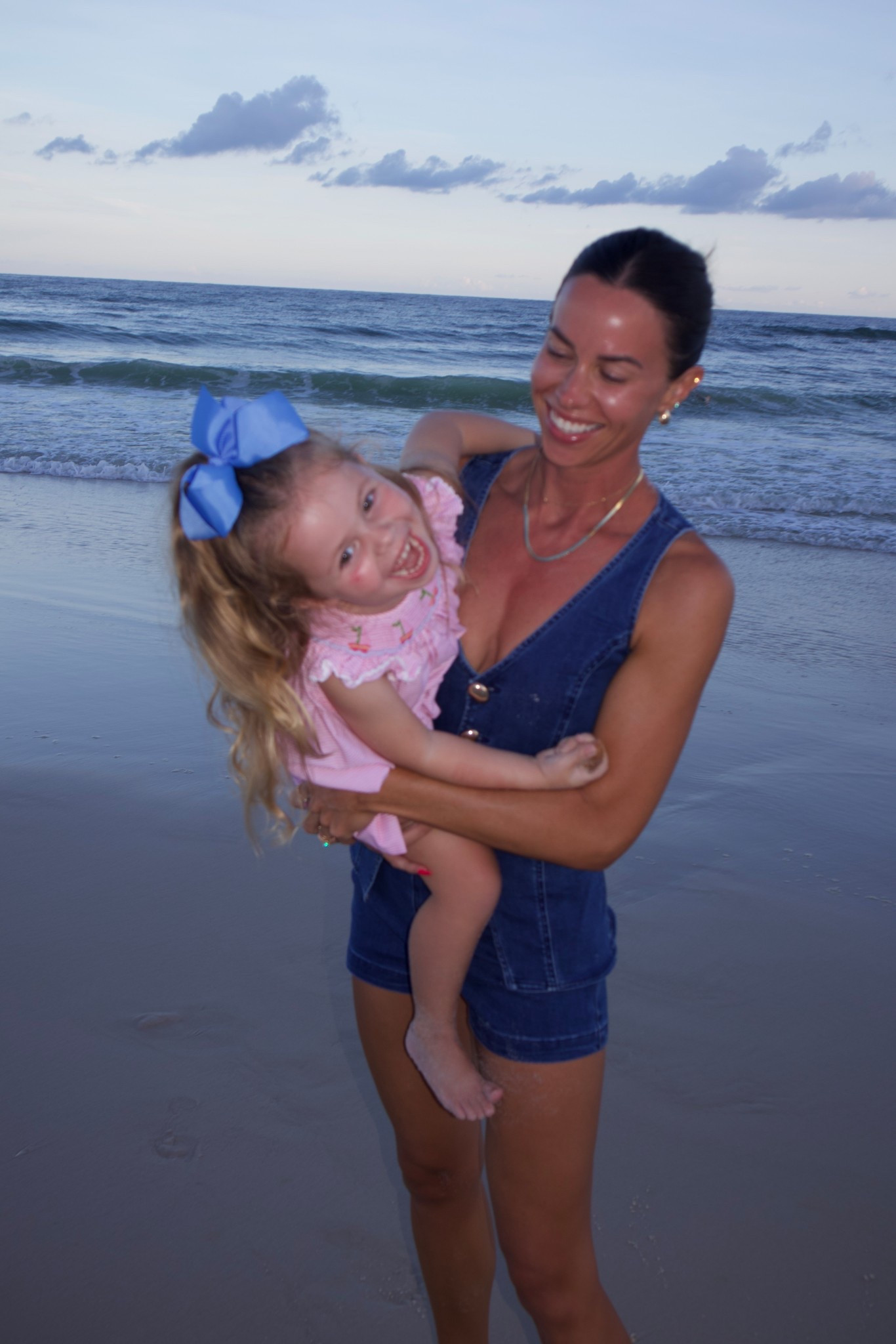 Wearing a TTS small 🫶🏼

#LTKSeasonal #LTKSaleAlert #LTKFindsUnder100