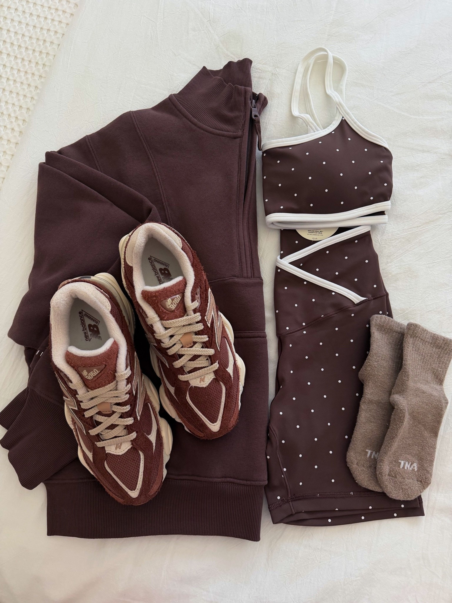 Polka dot set & matching pullover!🤎