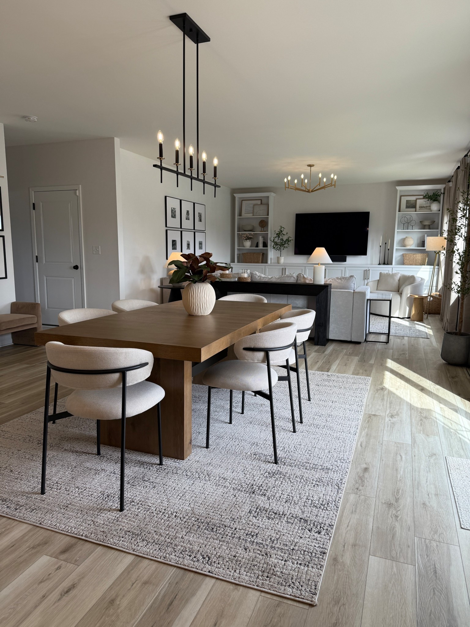 Linked my living room and dining area decor! My Builtins are custom but I linked some similar ones 


#LTKHome