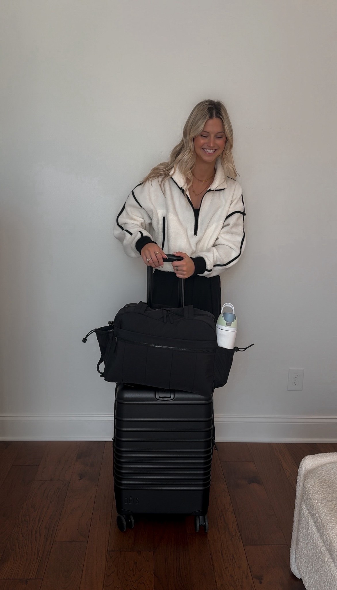 Travel outfit + luggage 🤍🖤

#luggage #suitcase #travelmusthaves #sherpajacket #winterjacket #pullover #dufflebag #travelbag #beis

#LTKTravel #LTKActive #LTKootd
