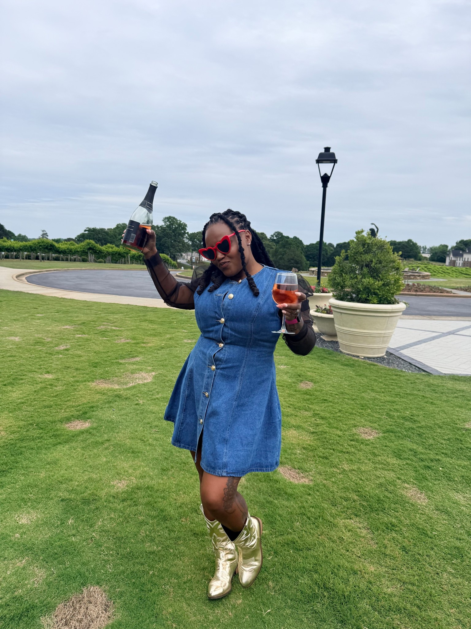 Shop my wine tasting denim outfit 

#LTKMothersDay #LTKmomlife #LTKdayinmylife