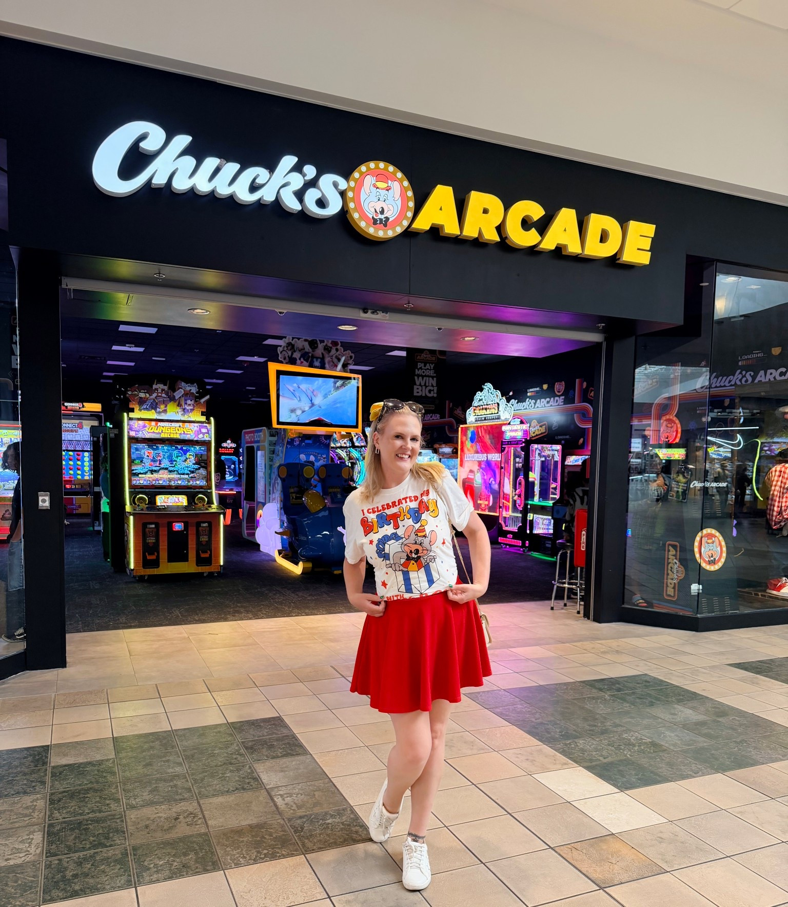 Chucks Arcade 🍕

Chuck.E.Cheese vibes 🧀