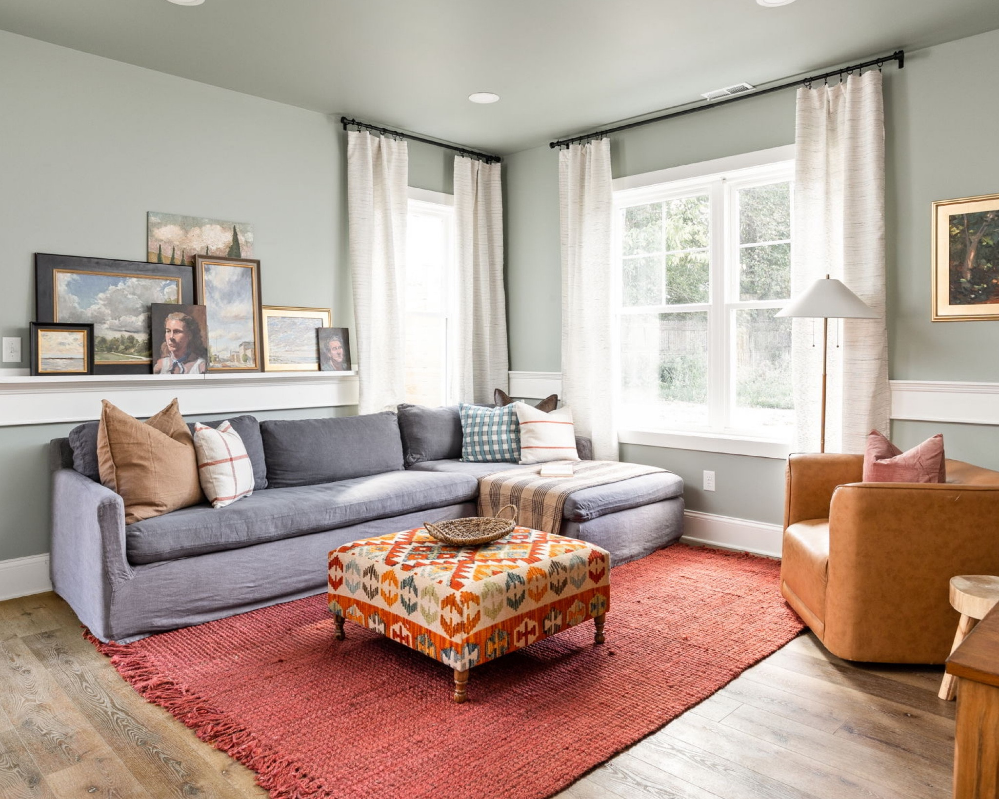 A fun color palette comes together to make this living space bright and inviting.

#LTKhome