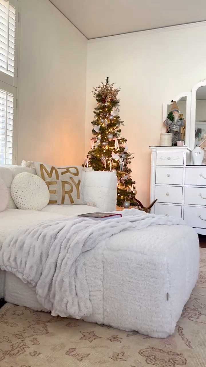 Holiday Girls Bedroom Makeover 
🎄✨🎅🏻💕

#LTKstyletip #LTKhome #LTKHoliday