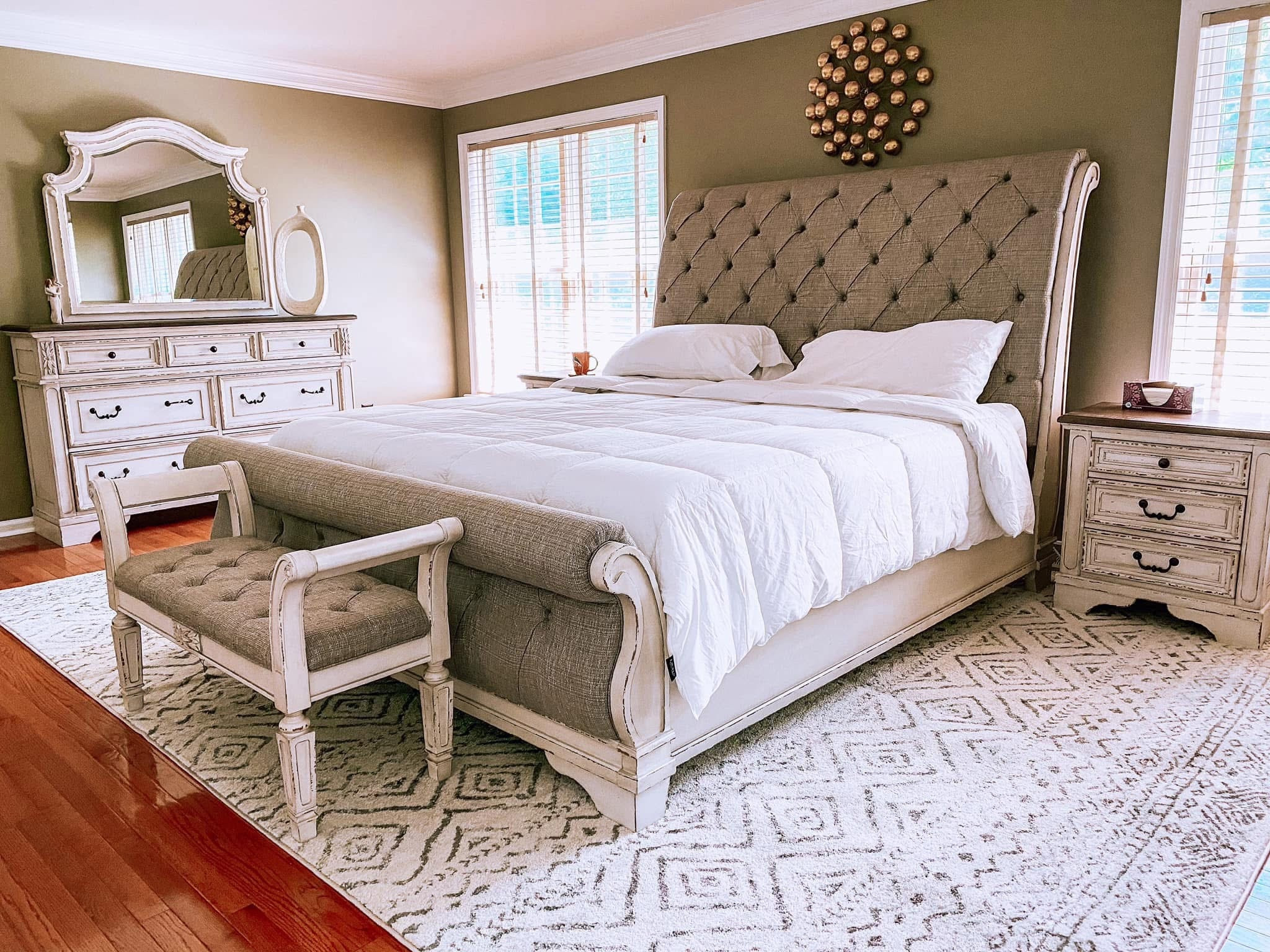 Your sign to upgrade your bedroom 🛏️

#bedroom
#bedroomdecor
#ltkfamily
#homedecor



#LTKHome #LTKSaleAlert #LTKWedding