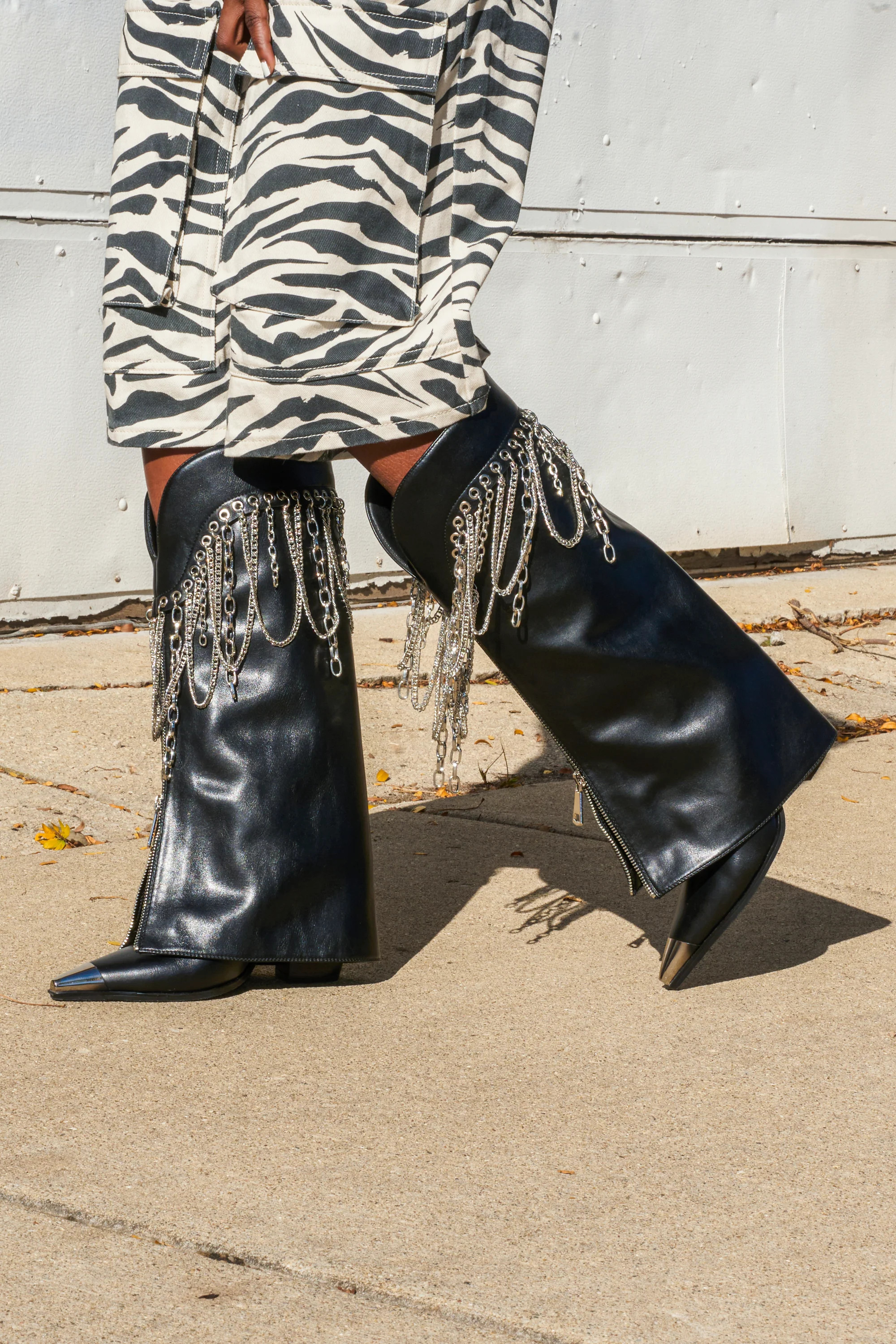 AKIRA Azalea Wang Sinister Western Chunky Boot | Black | Size 8.5 | AKIRA
