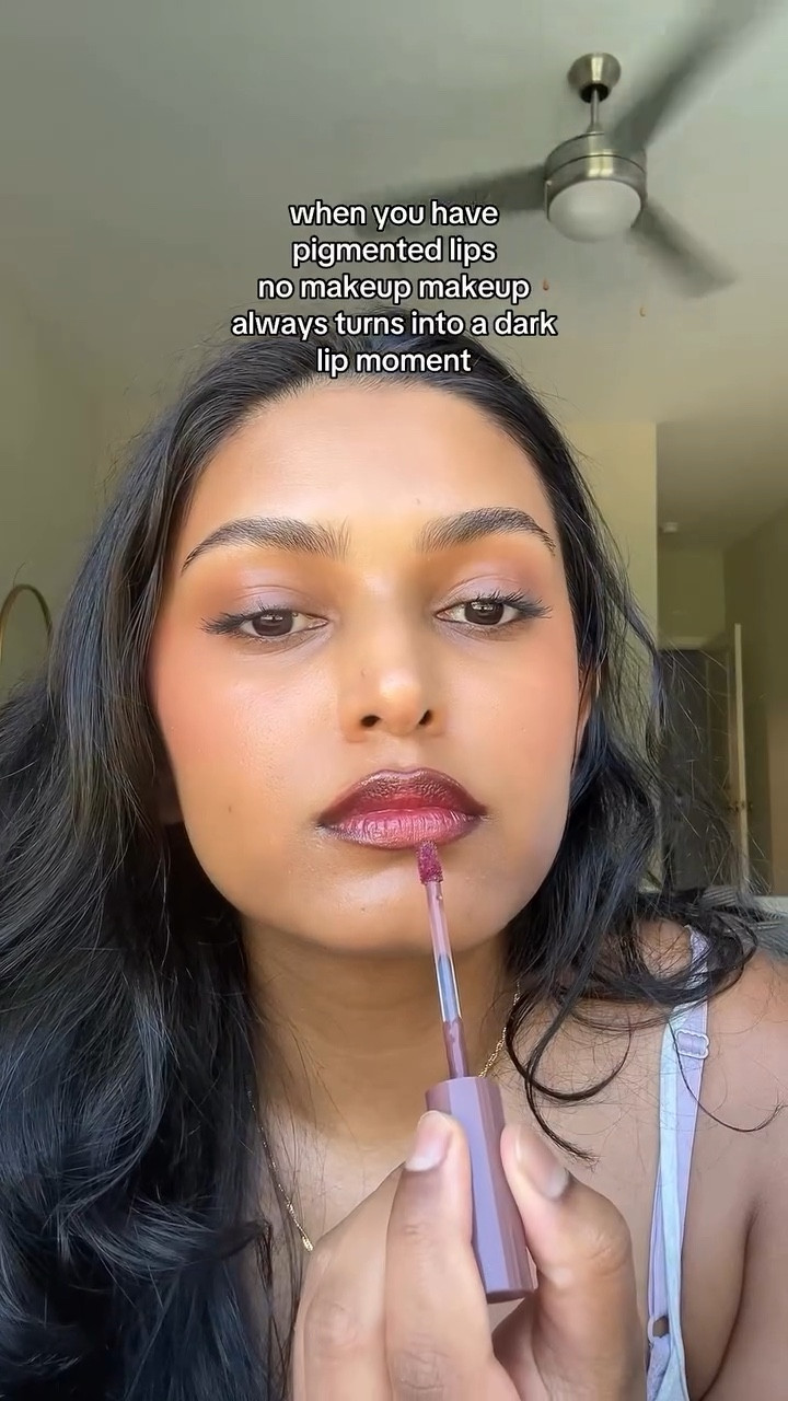 always stumbling into a vampy fall lip 👄
.
.
.
.
.
#browngirlmakeup #lipcombo #fallmakeup #falllipcolor #berrymakeup #berrylips #berryblush