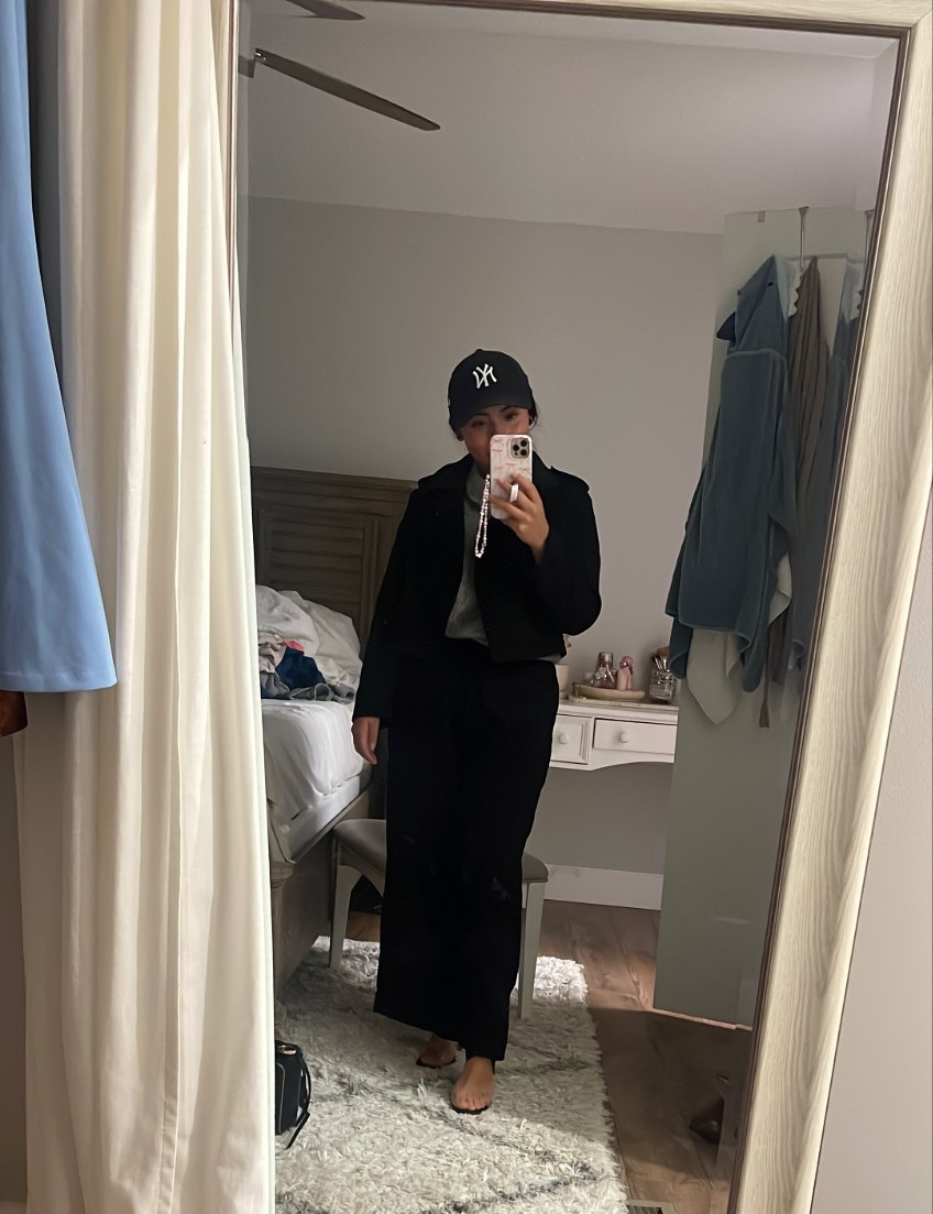 Wearing 
Pants : medium short 
Sweater : XS 

I would prefer to have purchase the regular length on this pants even though I’m 5”0

#LTKCyberWeek #LTKootd