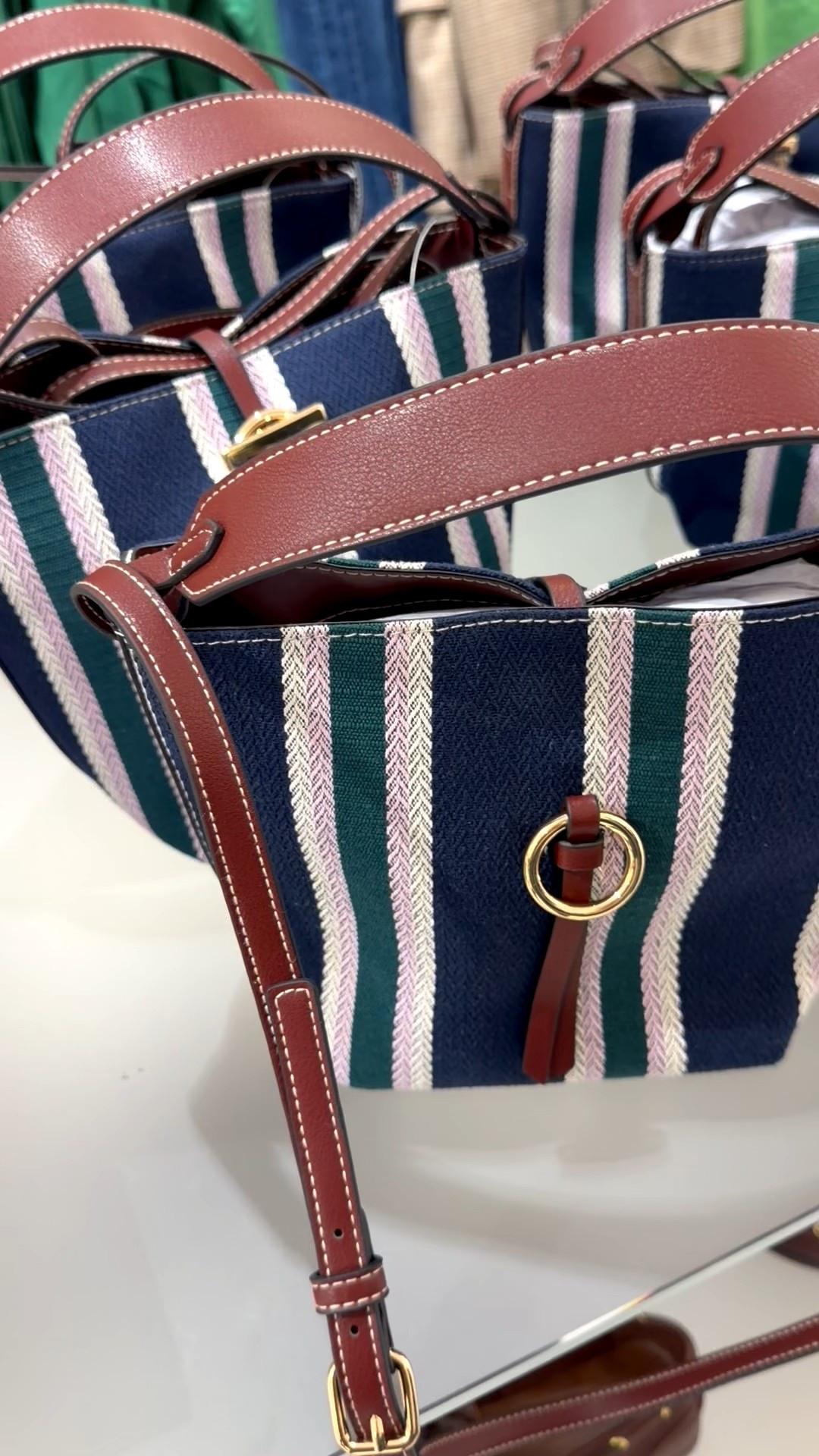 HM brought in the gooooods!! #crossbodybag #newinhm #newseason #bag #LTKbag 

#LTKootd