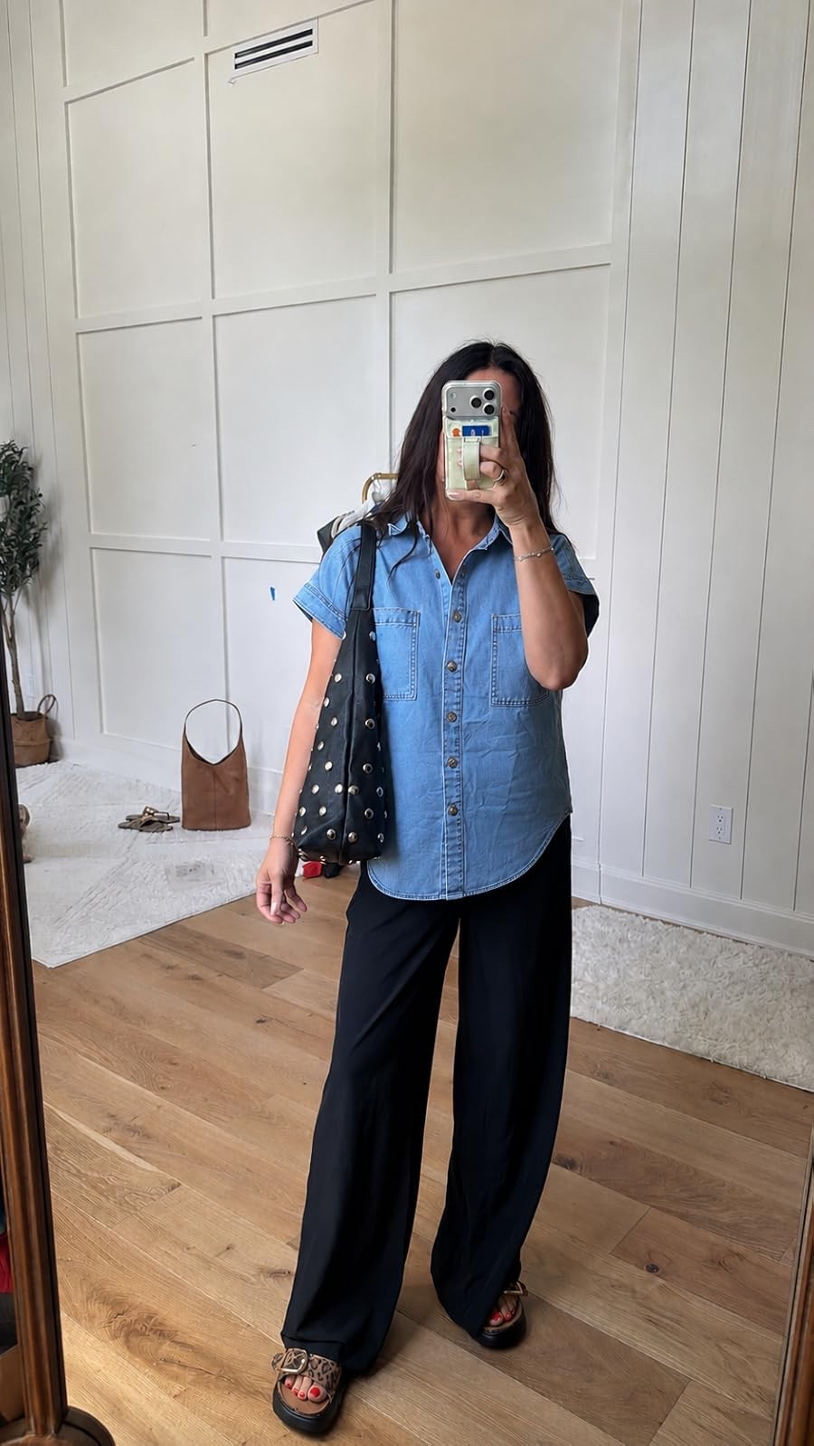 Denim and black will always be a classic! This relaxed denim button-down paired with wide-leg black pants and leopard sandals makes the cutest casual work-to-weekend look.
#DenimTop #WideLegPants #CasualChic #BusinessCasual #EverydayStyle #LTKStyleTip #LTKFinds