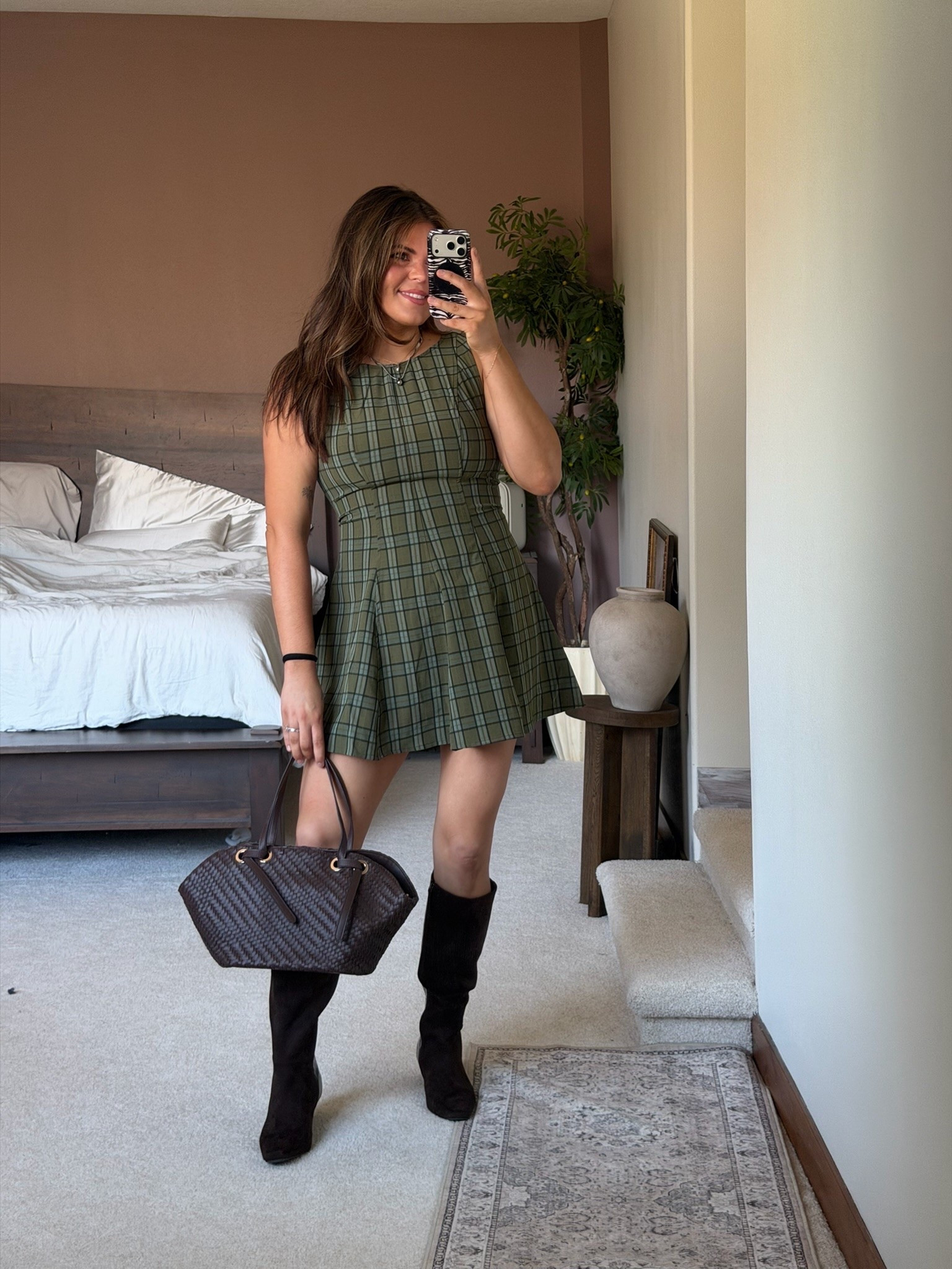 Perfect fall outfit for date night, thanksgiving, or any festive fall outings. 

Fall outfit, fall dresses, midsize, size 12, size 14, mom style, curvy outfit, thick tummy approved