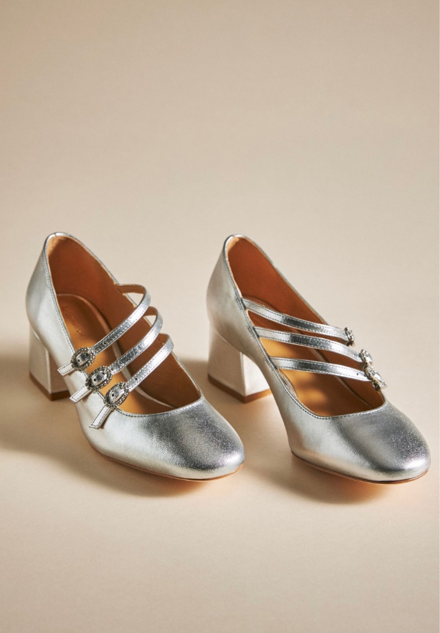 BRB, on a metallic shoe hiatus right now. So many styles trending for fall; flats are a must starting with the ballet and maryjane styles, and add in fun menswear inspired styles with a sparkle or two ⚡️ These are some of my @Anthropologie faves!

#anthropologie #shoeedit #metallic #maryjane # ballet

#LTKshoecrush #LTKFind #LTKstyletip